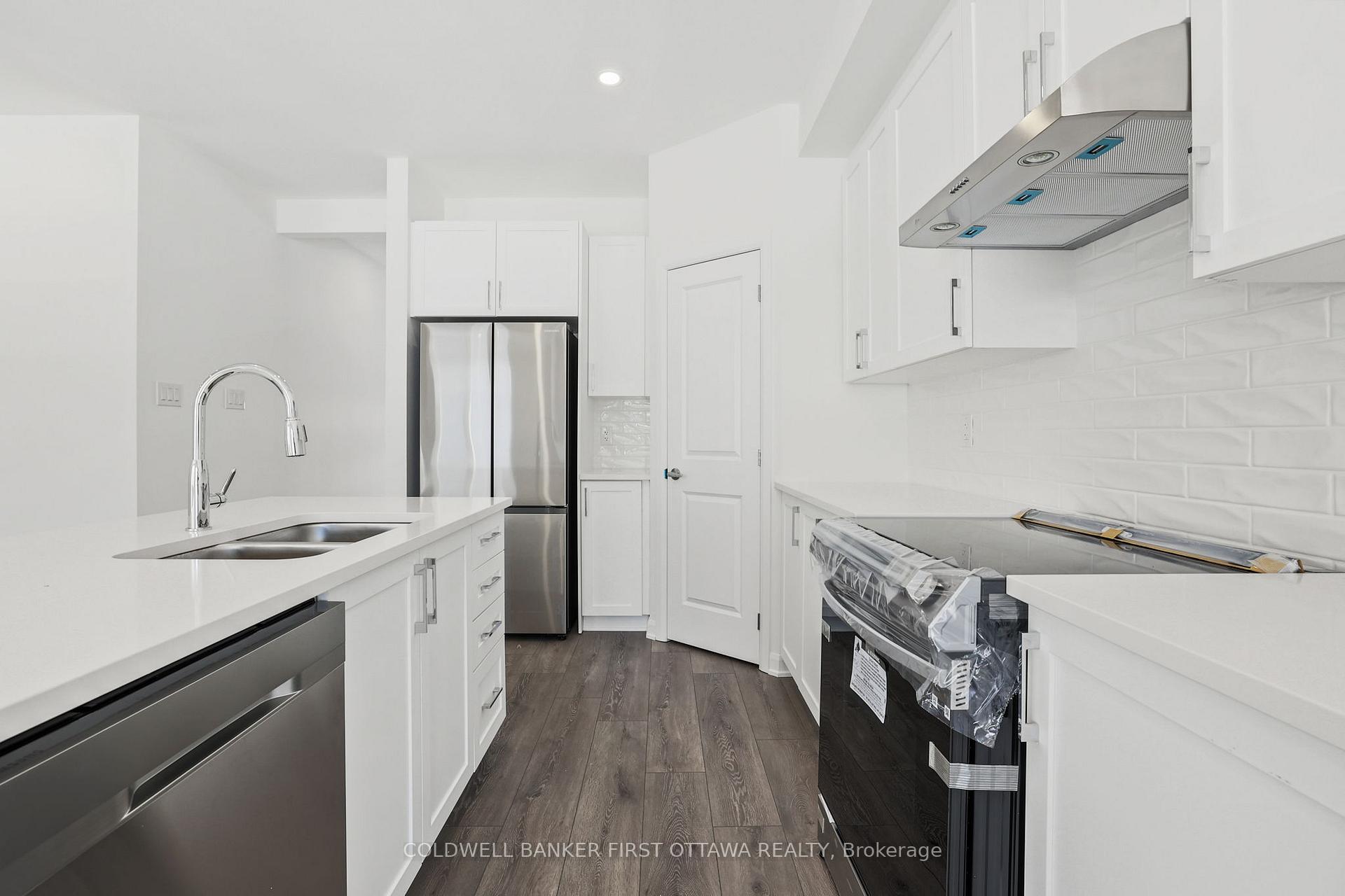 Photo 9 of 319 Cloyne Crescent, Ottawa, Barrhaven - Half Moon Bay — HOMEH