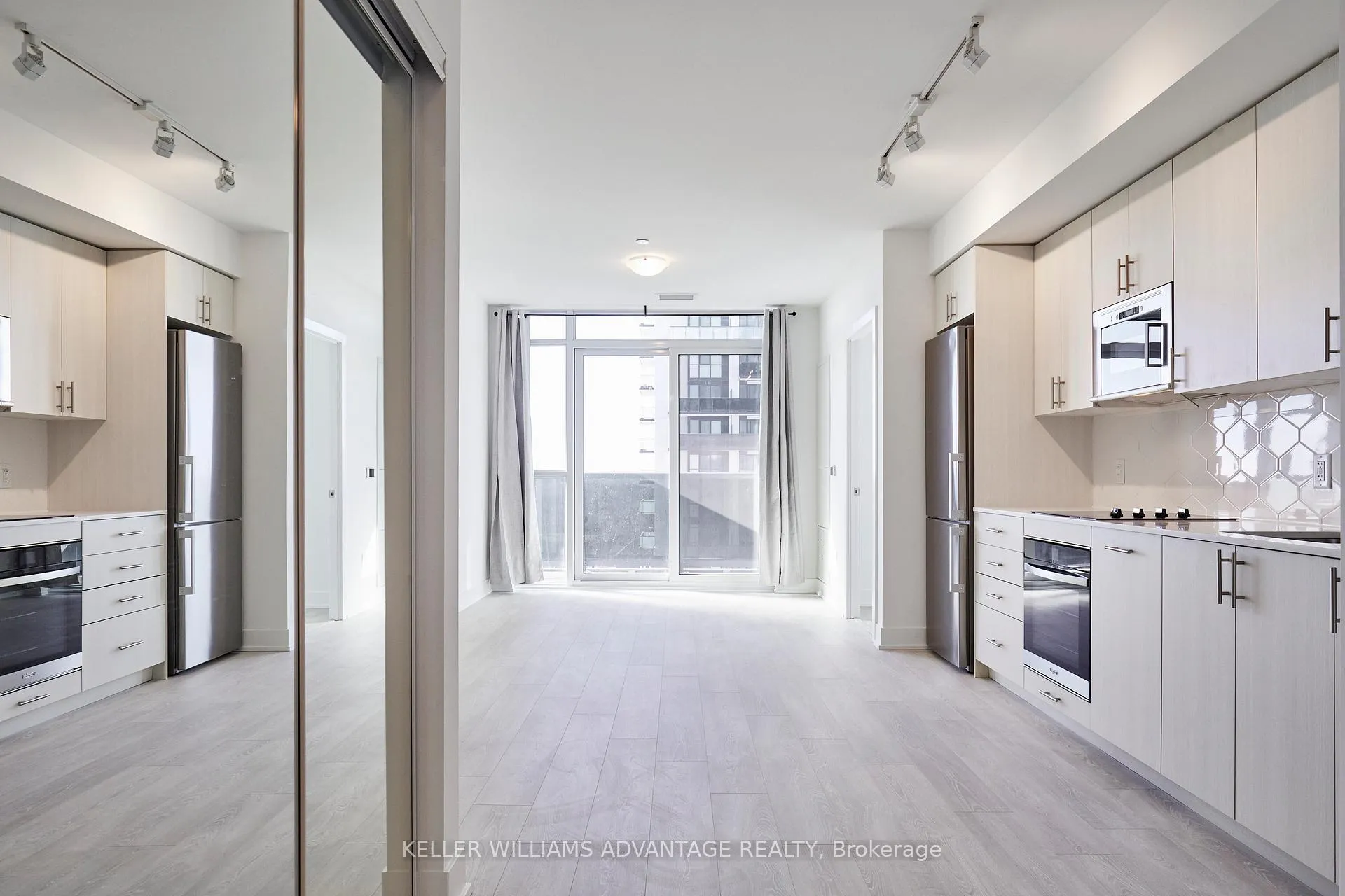 Photo 2 of Unit 915, 2545 Simcoe Street N, Oshawa, Windfields — HOMEH