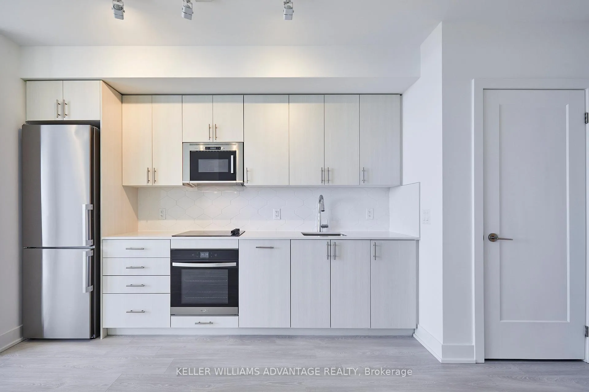 Photo 3 of Unit 915, 2545 Simcoe Street N, Oshawa, Windfields — HOMEH