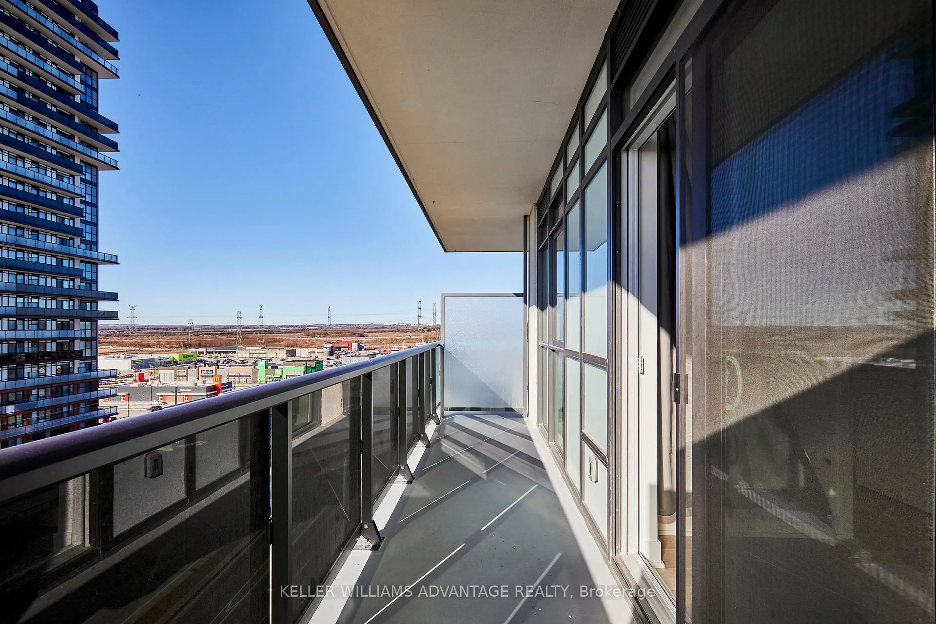 Photo 5 of Unit 915, 2545 Simcoe Street N, Oshawa, Windfields — HOMEH