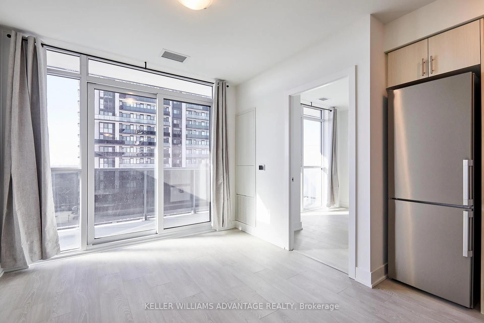 Photo 10 of Unit 915, 2545 Simcoe Street N, Oshawa, Windfields — HOMEH