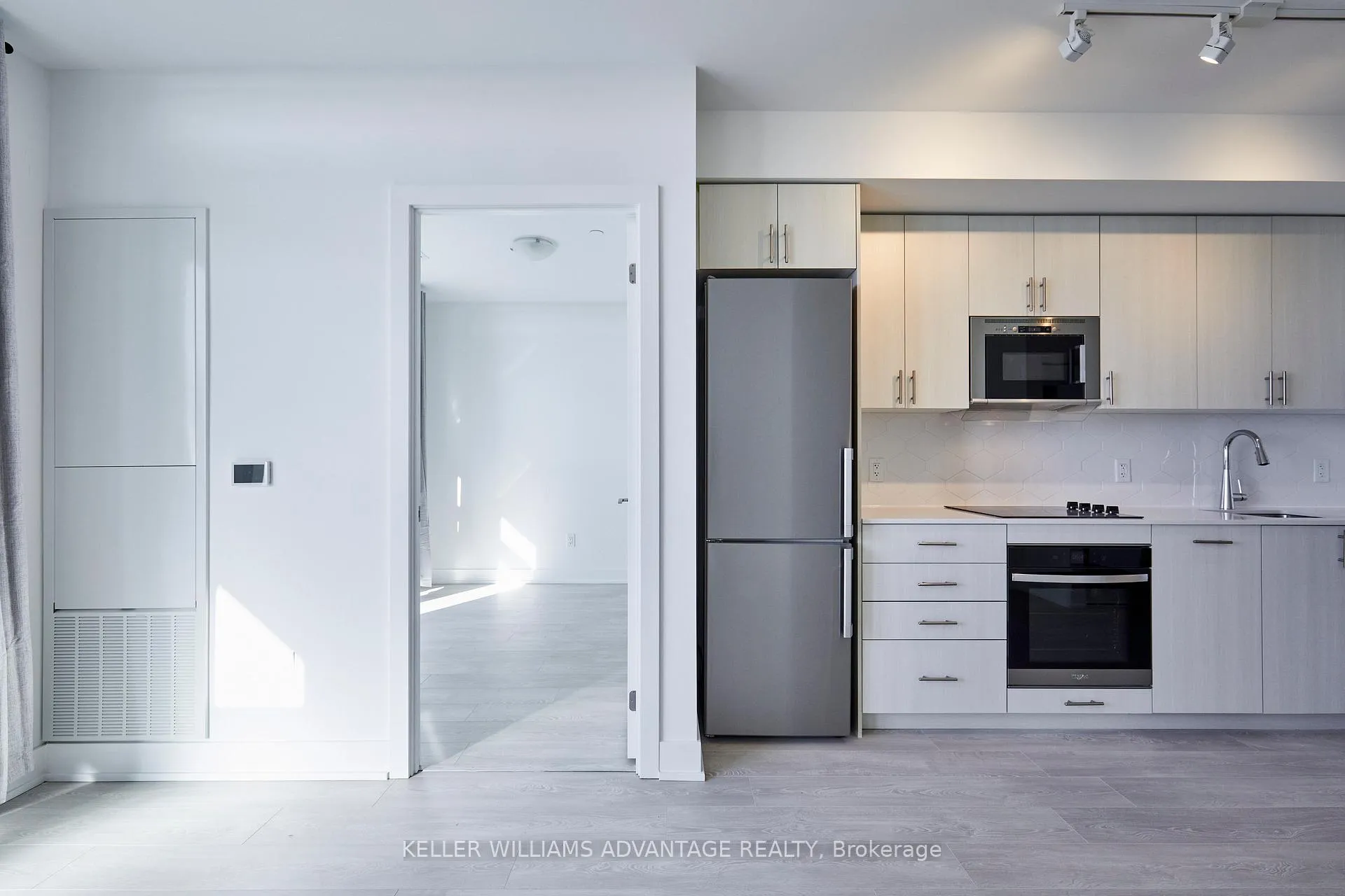 Photo 11 of Unit 915, 2545 Simcoe Street N, Oshawa, Windfields — HOMEH