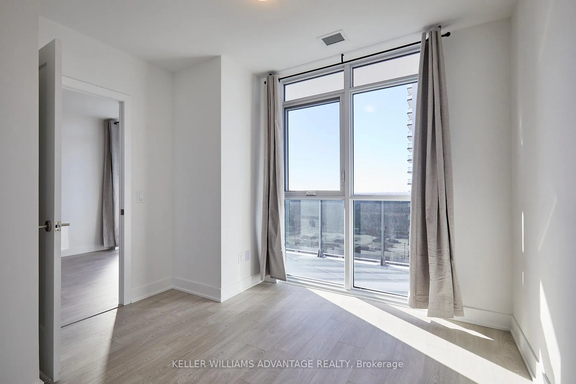 Photo 12 of Unit 915, 2545 Simcoe Street N, Oshawa, Windfields — HOMEH