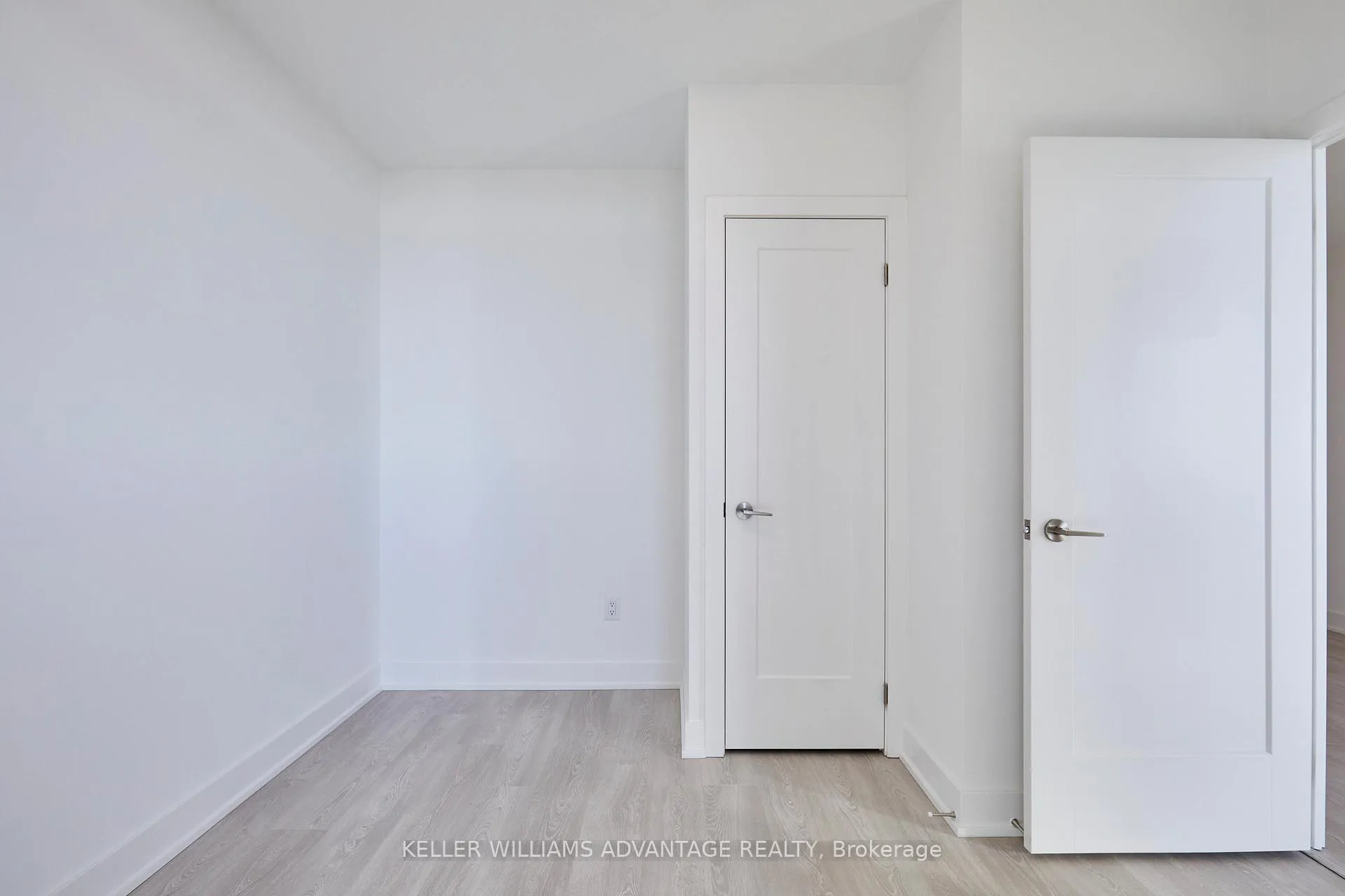 Photo 14 of Unit 915, 2545 Simcoe Street N, Oshawa, Windfields — HOMEH