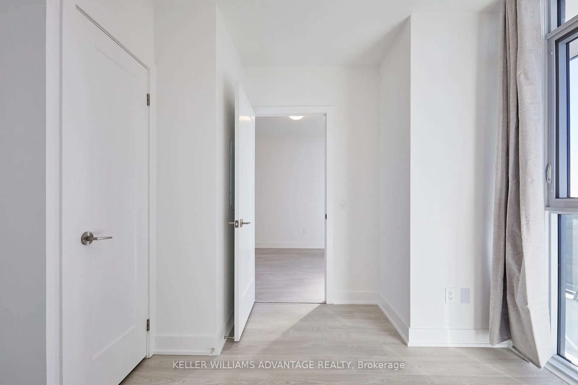 Photo 15 of Unit 915, 2545 Simcoe Street N, Oshawa, Windfields — HOMEH