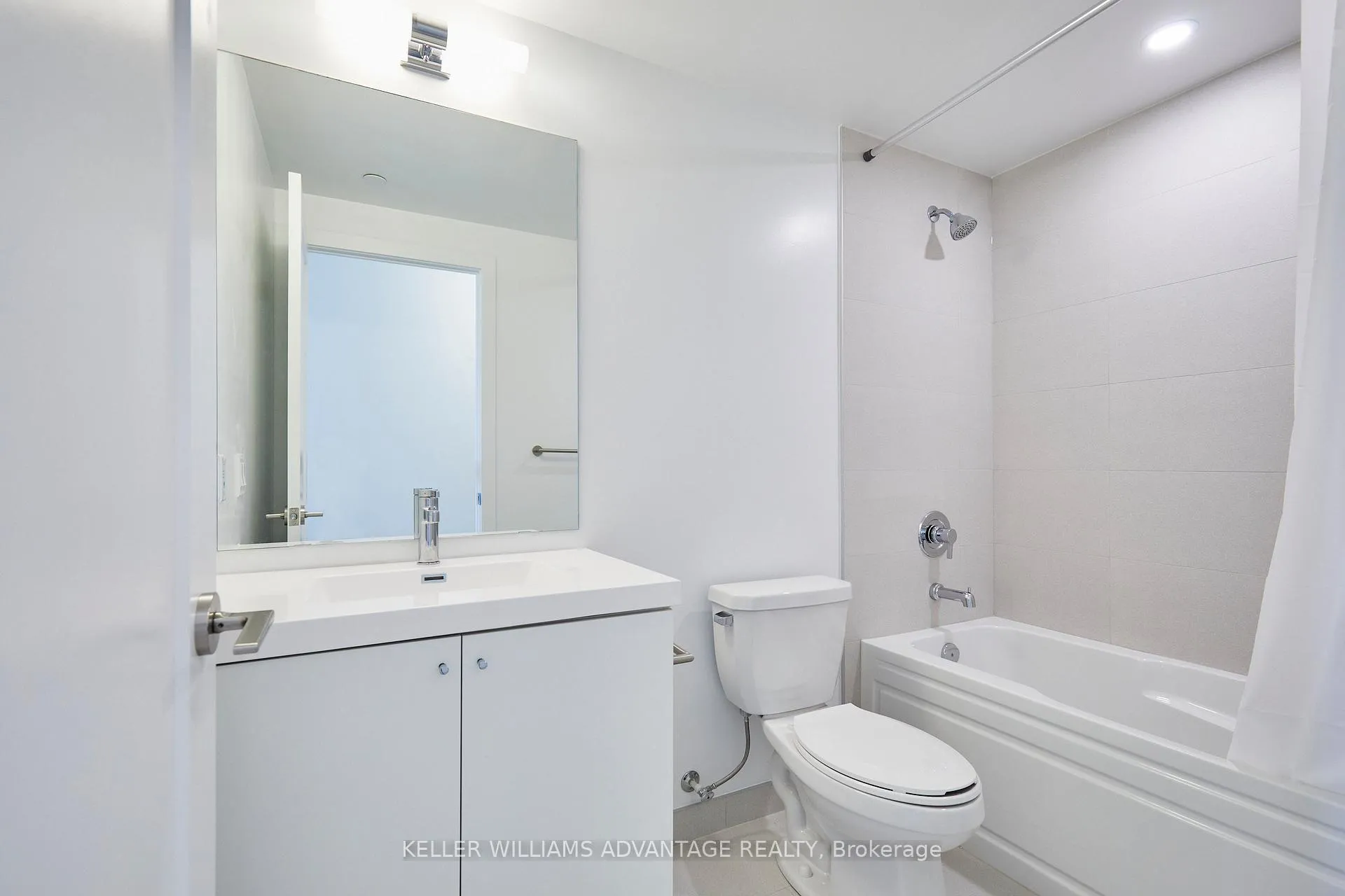 Photo 17 of Unit 915, 2545 Simcoe Street N, Oshawa, Windfields — HOMEH