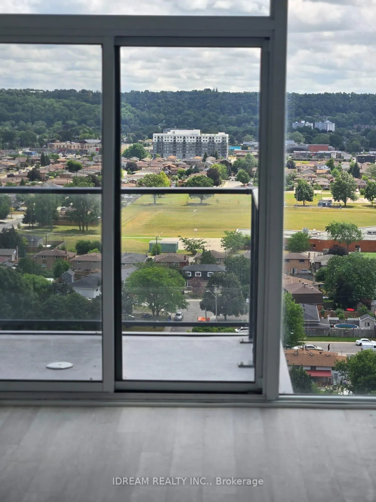 Photo 4 of Unit 1602, 2782 Barton Street, Hamilton, Riverdale — HOMEH