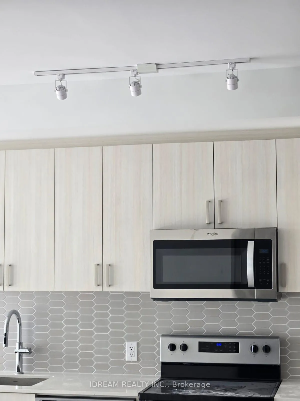 Photo 6 of Unit 1602, 2782 Barton Street, Hamilton, Riverdale — HOMEH