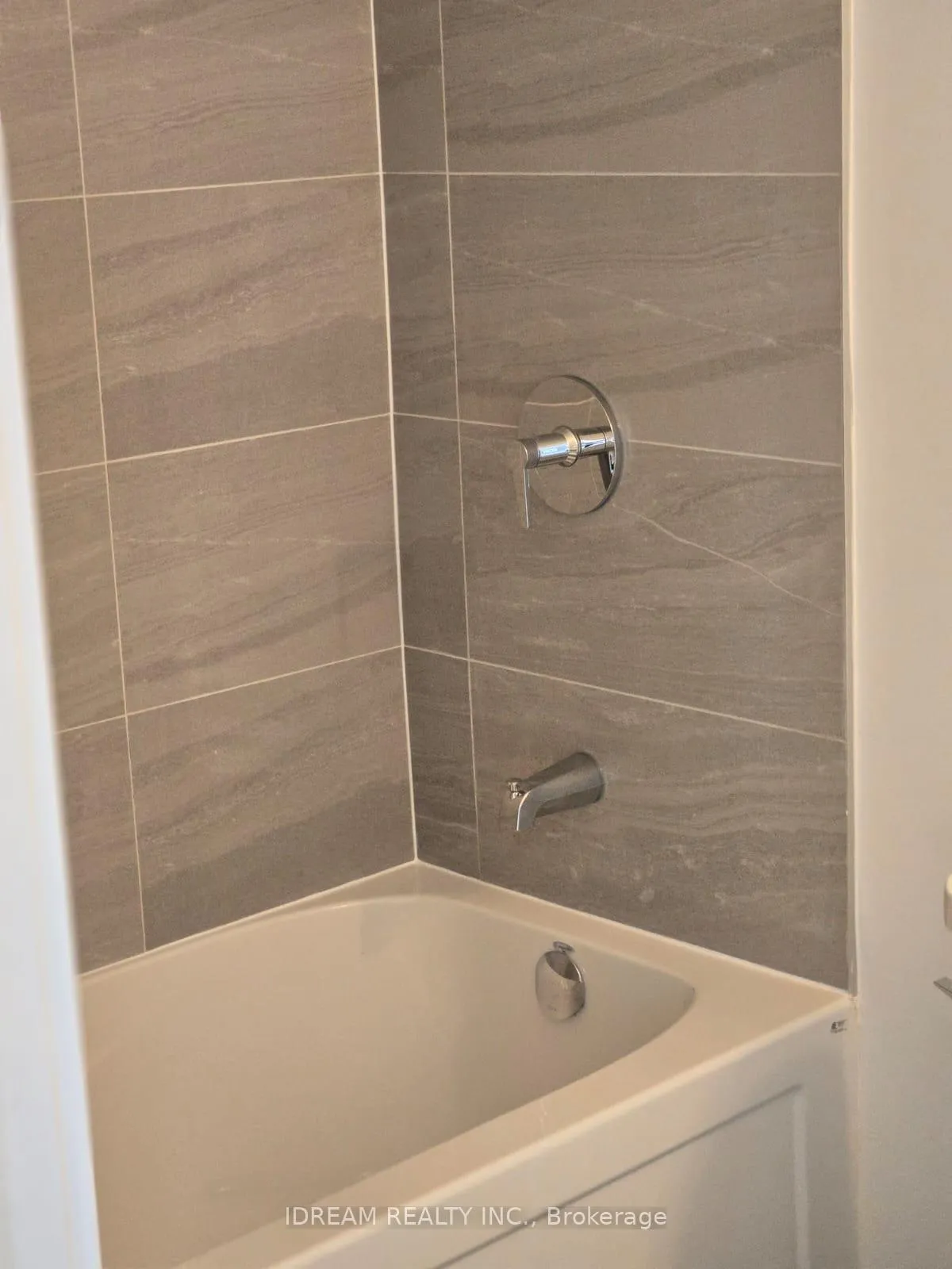Photo 9 of Unit 1602, 2782 Barton Street, Hamilton, Riverdale — HOMEH