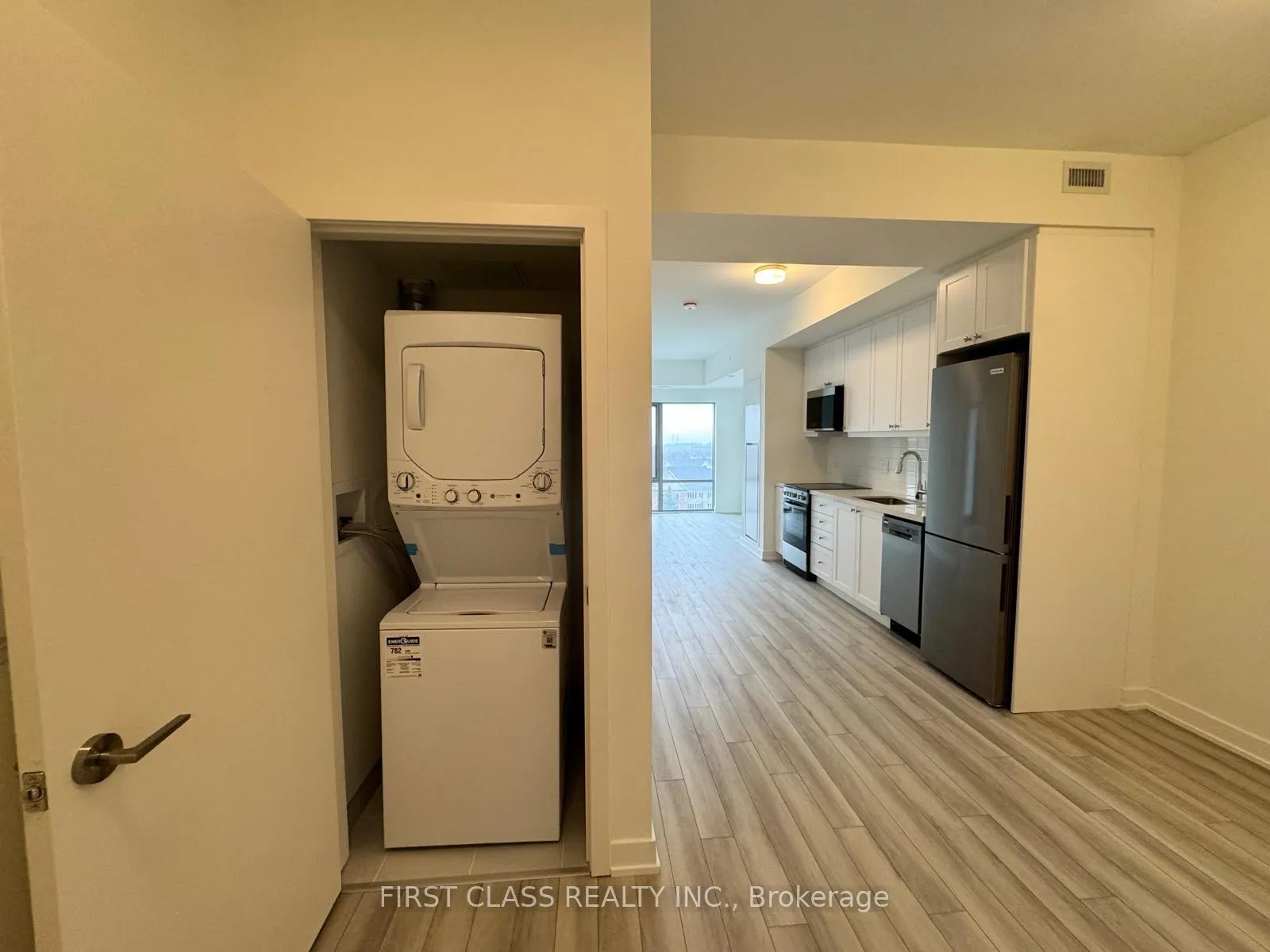 Photo 3 of Unit 704, 51 Clarington Boulevard, Clarington, Bowmanville — HOMEH