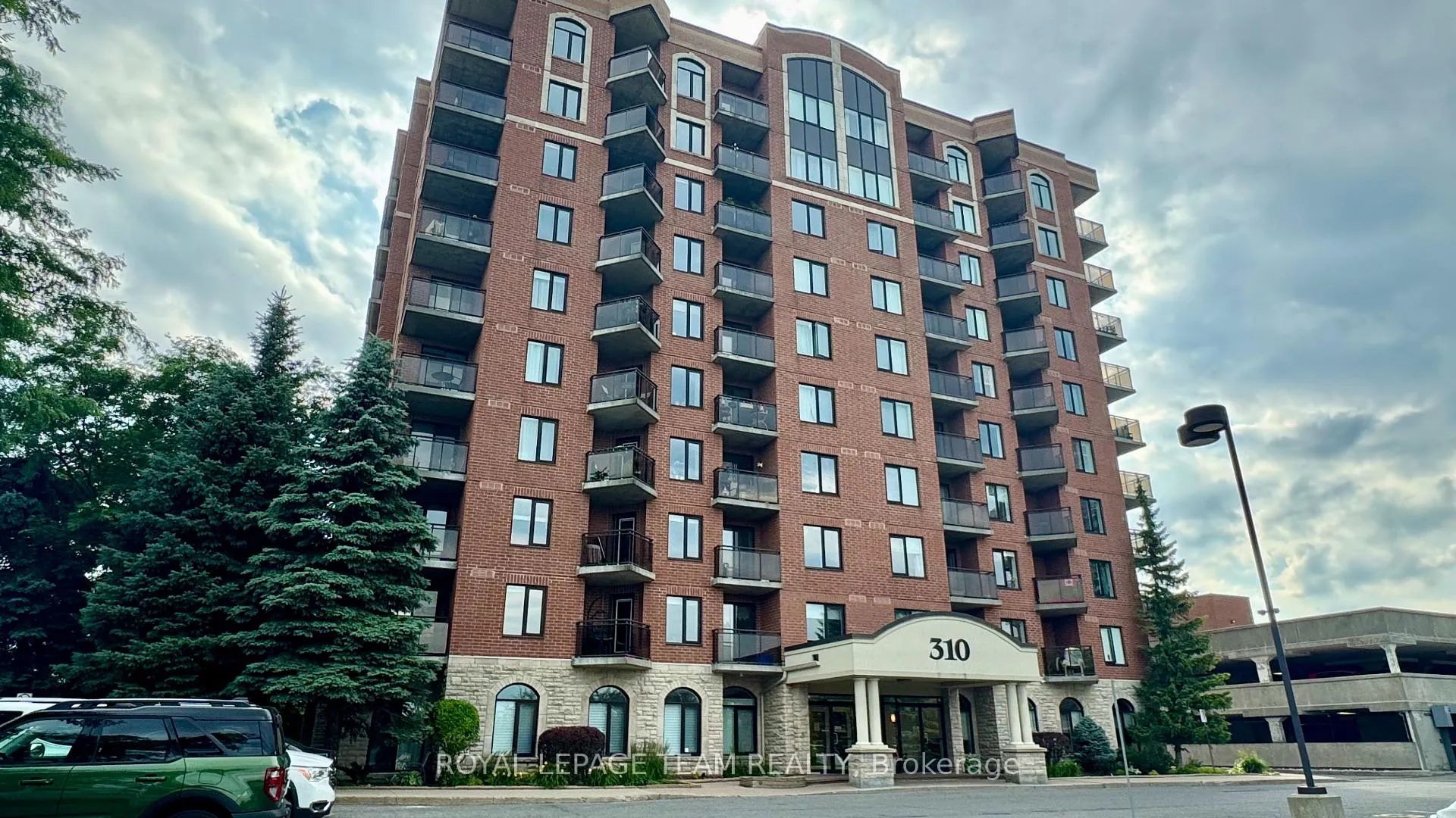 Front of Unit 7J, 310 Central Park Drive