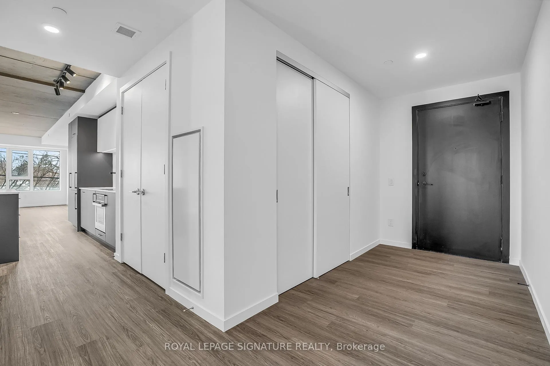 Photo 3 of Unit 214, 689 The Queensway, Etobicoke, Stonegate-Queensway — HOMEH