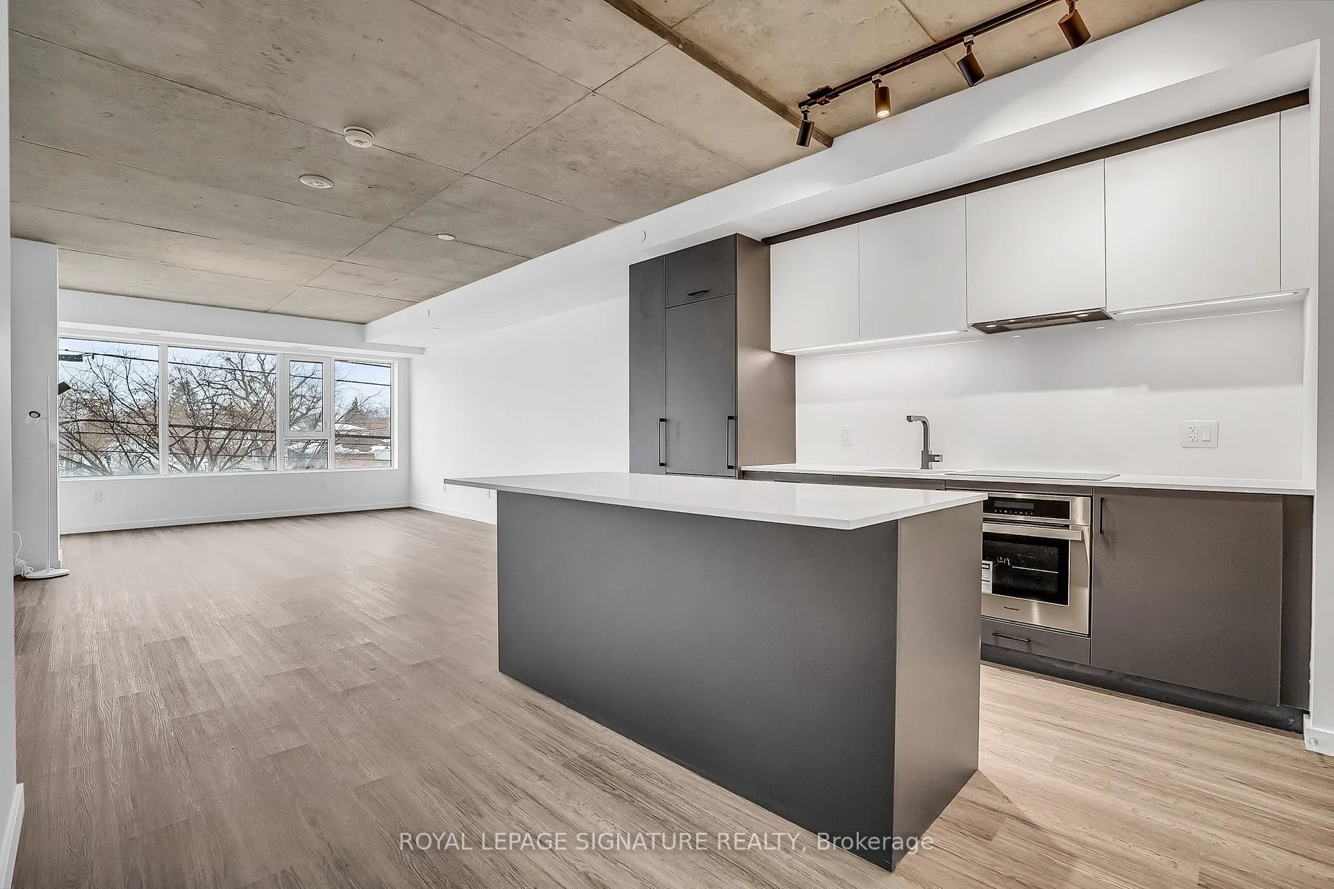 Photo 5 of Unit 214, 689 The Queensway, Etobicoke, Stonegate-Queensway — HOMEH