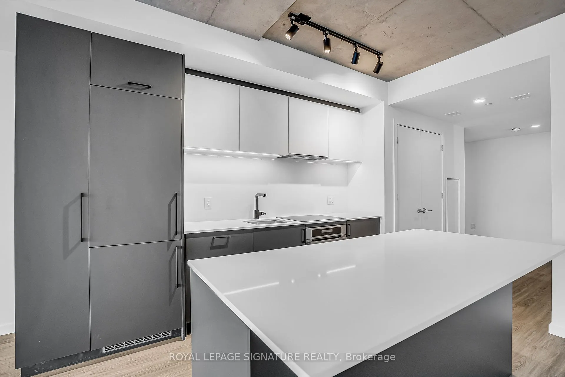 Photo 7 of Unit 214, 689 The Queensway, Etobicoke, Stonegate-Queensway — HOMEH