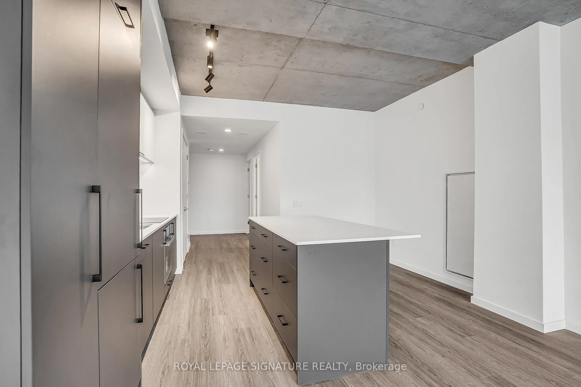 Photo 8 of Unit 214, 689 The Queensway, Etobicoke, Stonegate-Queensway — HOMEH