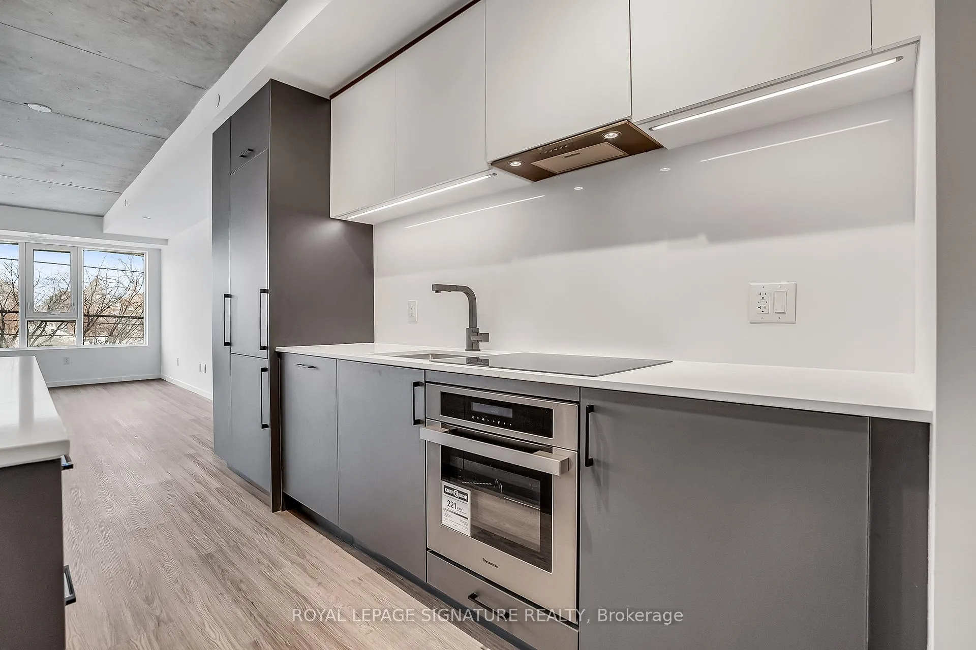 Photo 10 of Unit 214, 689 The Queensway, Etobicoke, Stonegate-Queensway — HOMEH