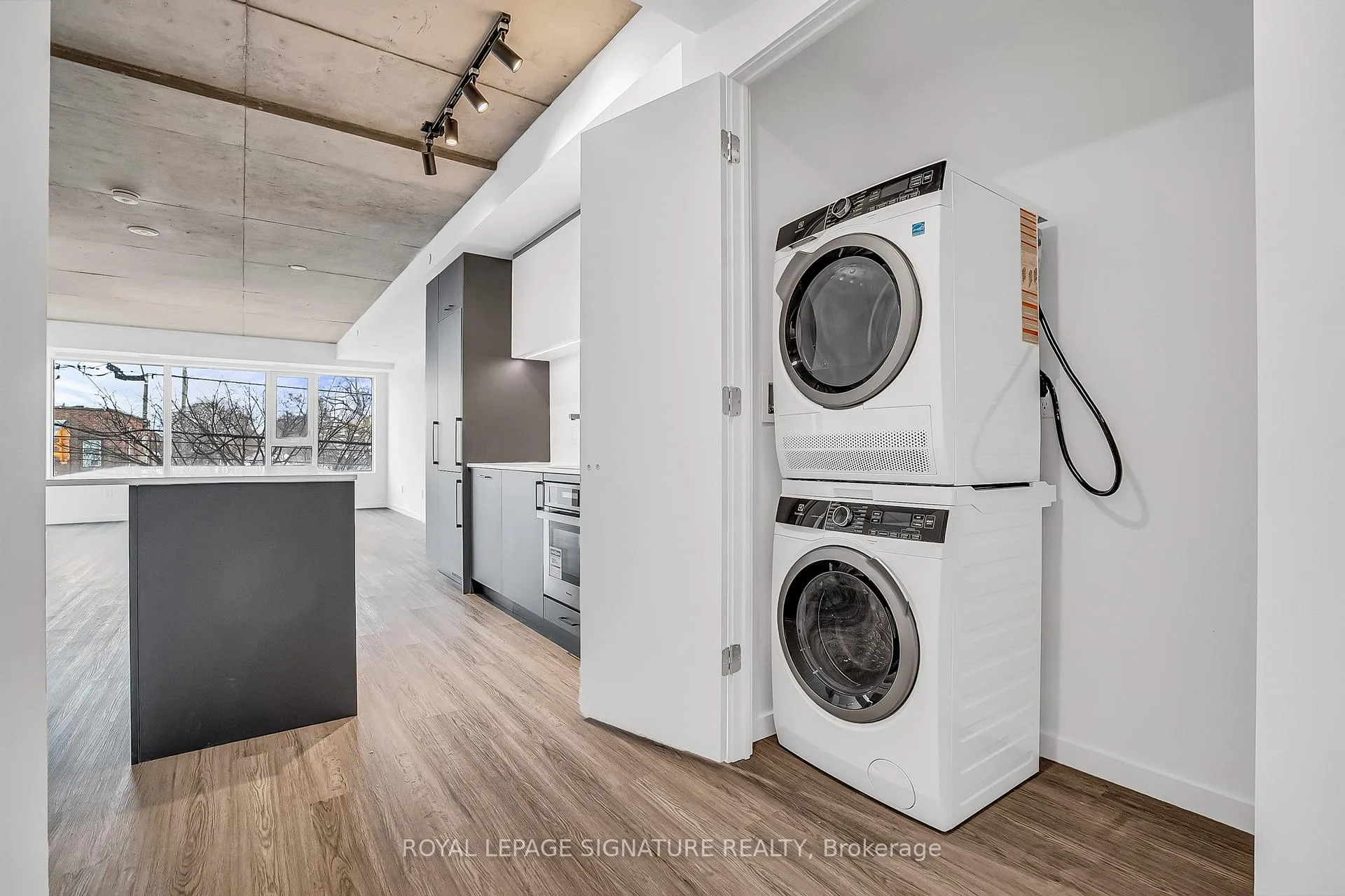 Photo 31 of Unit 214, 689 The Queensway, Etobicoke, Stonegate-Queensway — HOMEH
