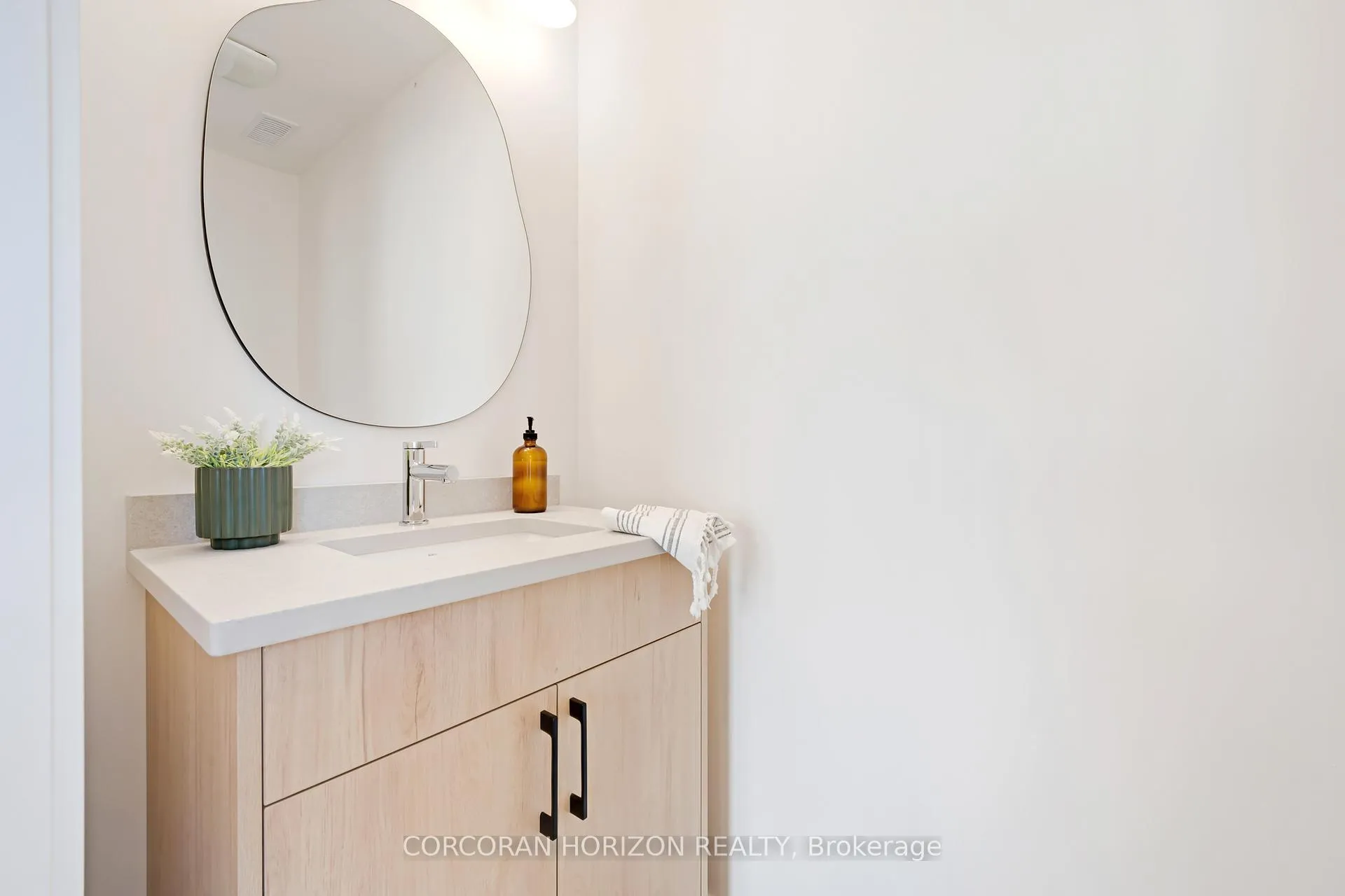 Photo 8 of Unit 1, 15 Cedar Street, Kitchener — HOMEH