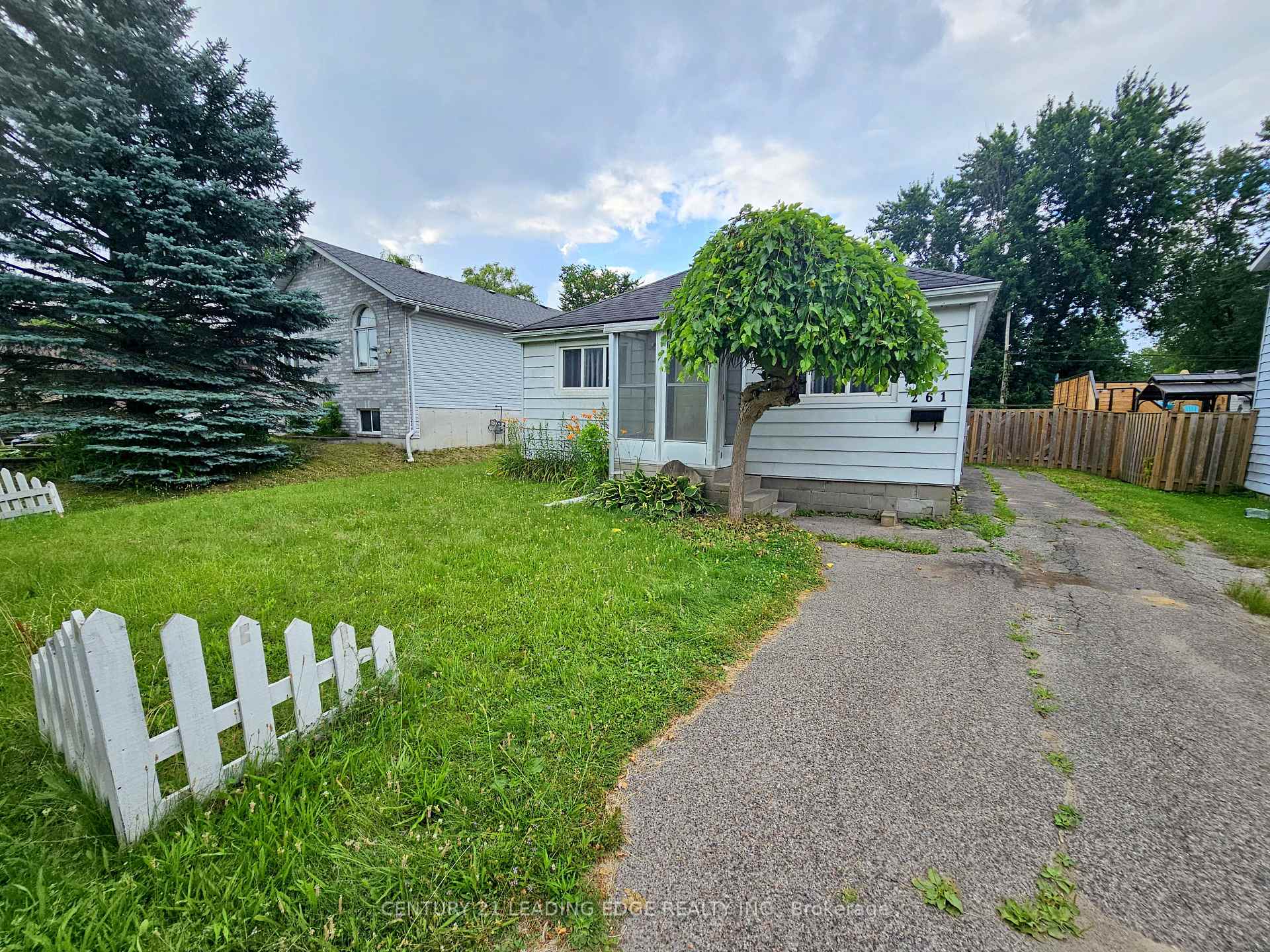 Photo 1 of 261 Parkway Avenue, Georgina, Keswick South — HOMEH