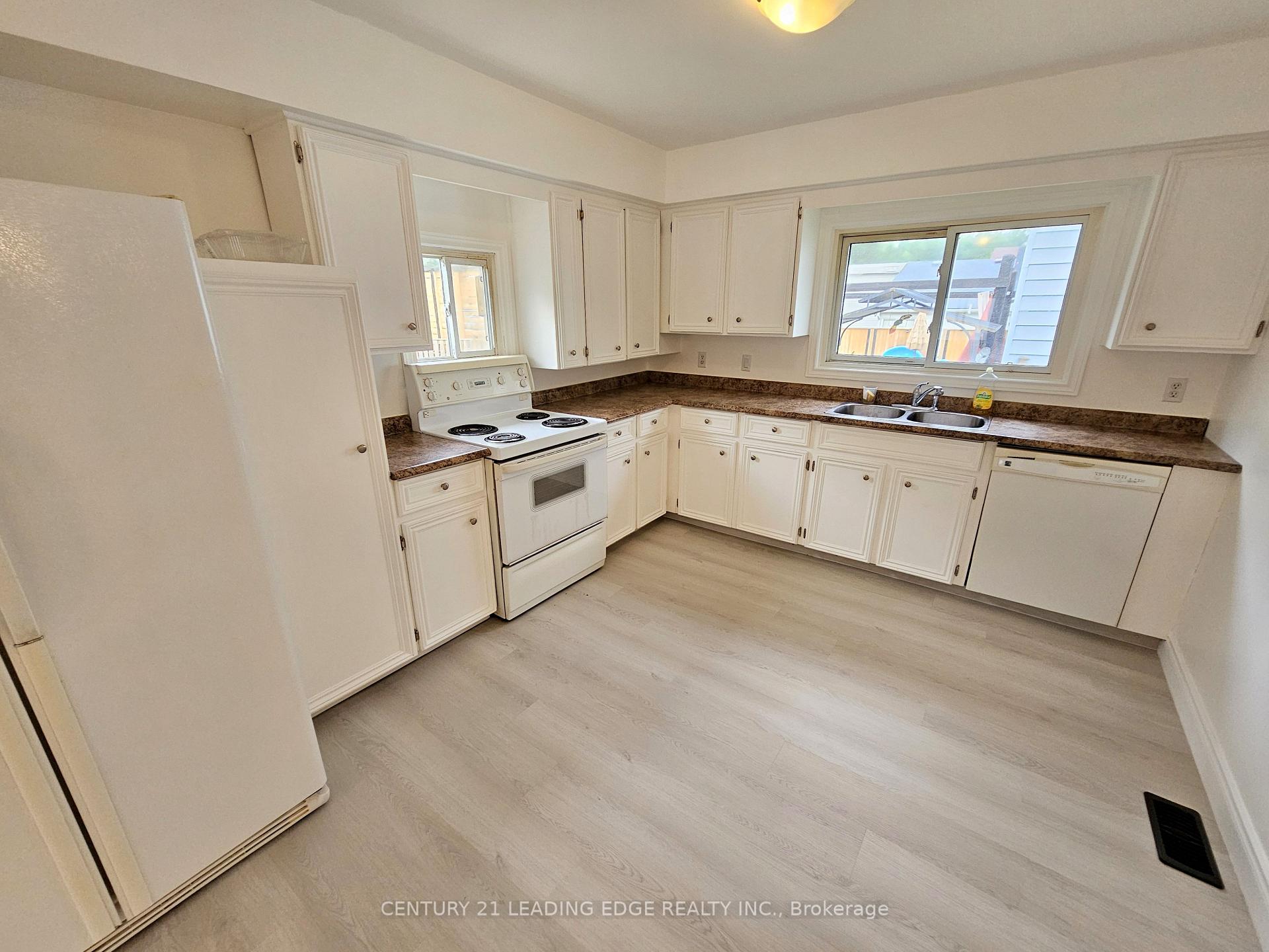 Photo 2 of 261 Parkway Avenue, Georgina, Keswick South — HOMEH