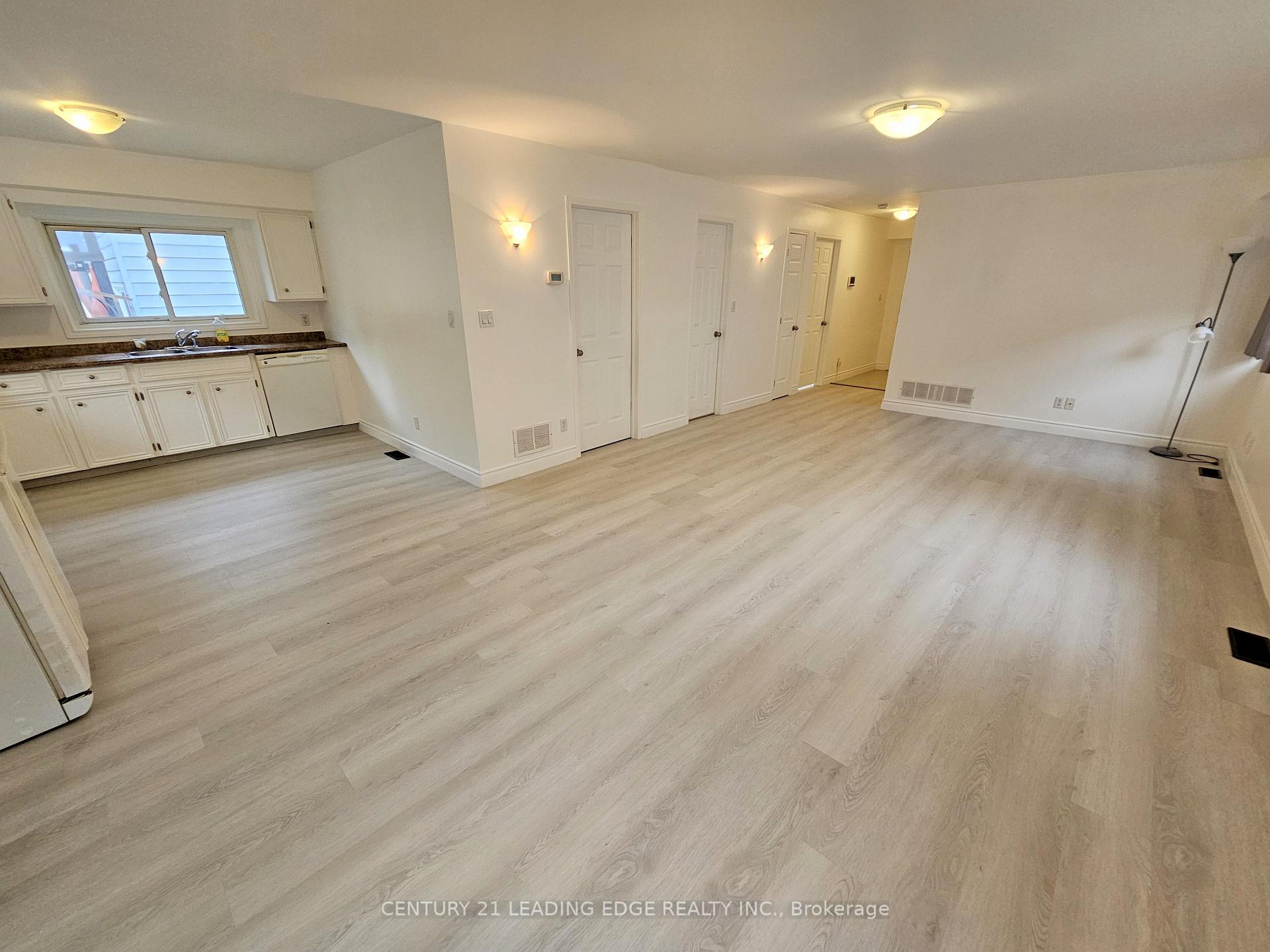 Photo 3 of 261 Parkway Avenue, Georgina, Keswick South — HOMEH