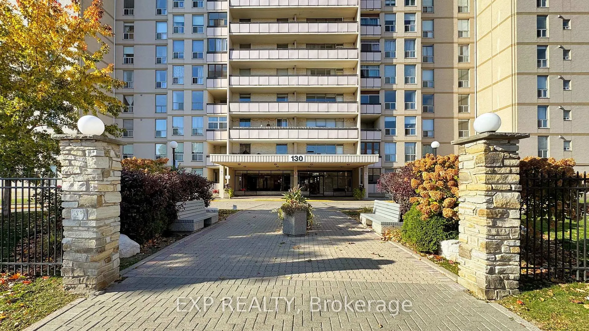 Photo 3 of Unit 906, 130 Neptune Drive, Toronto, Englemount-Lawrence — HOMEH