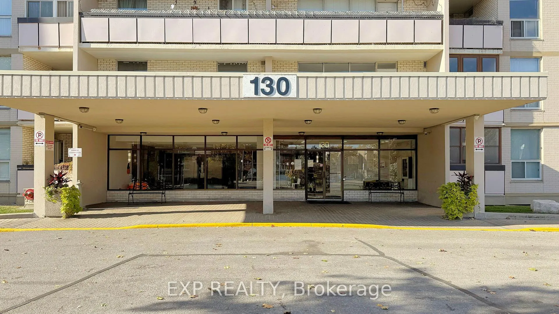 Photo 4 of Unit 906, 130 Neptune Drive, Toronto, Englemount-Lawrence — HOMEH