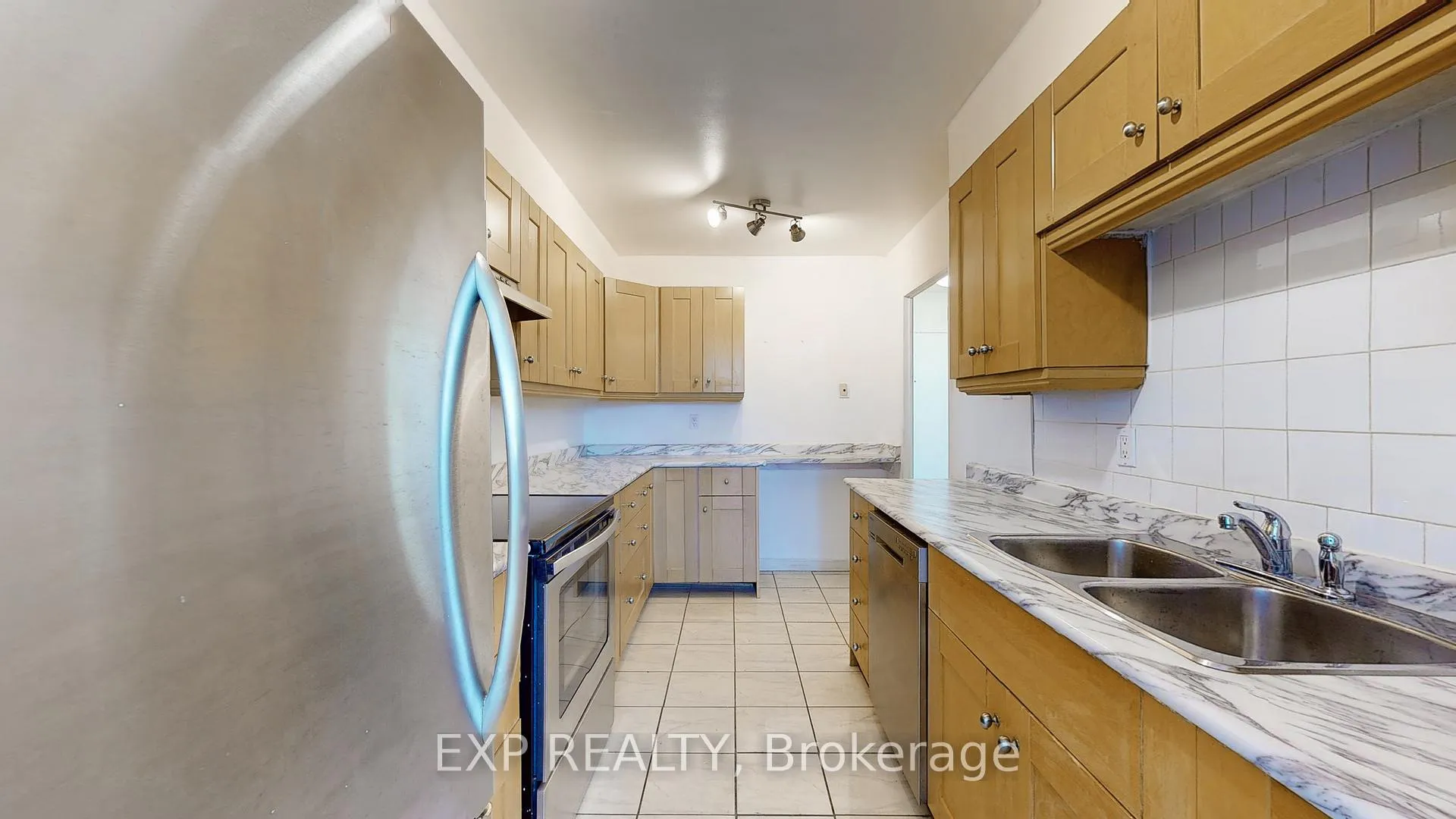 Photo 11 of Unit 906, 130 Neptune Drive, Toronto, Englemount-Lawrence — HOMEH