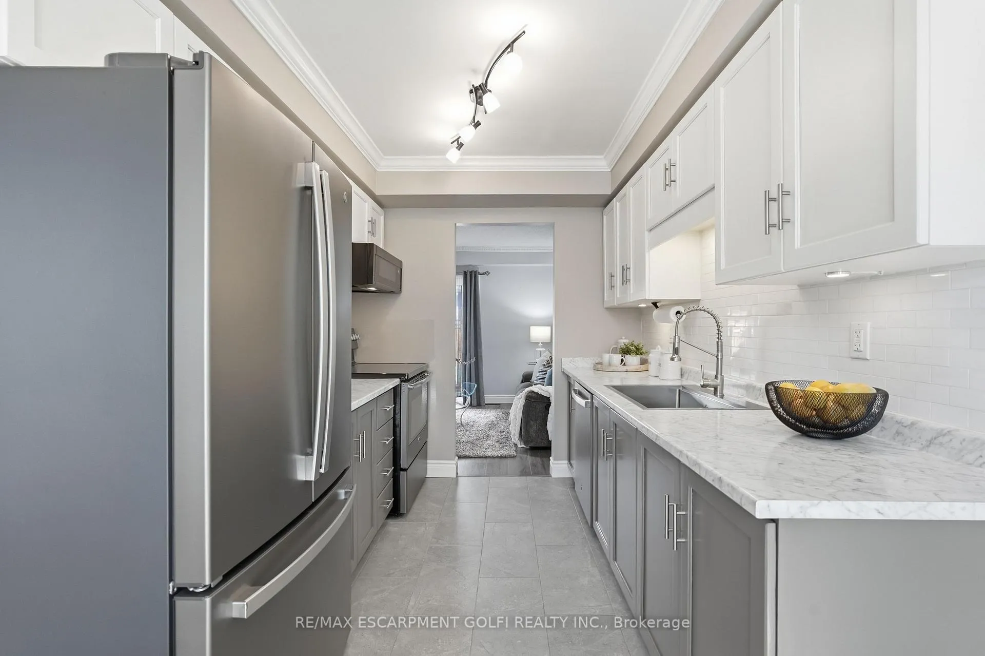 Photo 3 of 107 Broughton Avenue, Hamilton, Broughton — HOMEH