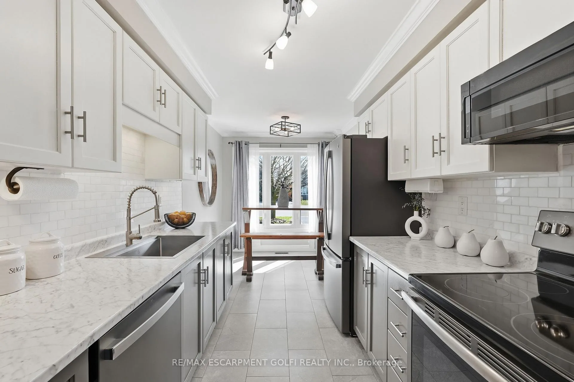 Photo 4 of 107 Broughton Avenue, Hamilton, Broughton — HOMEH