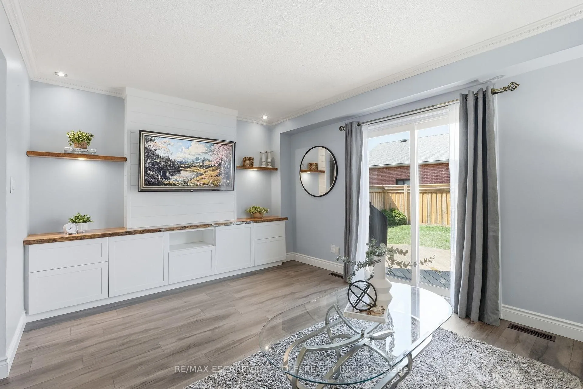 Photo 7 of 107 Broughton Avenue, Hamilton, Broughton — HOMEH