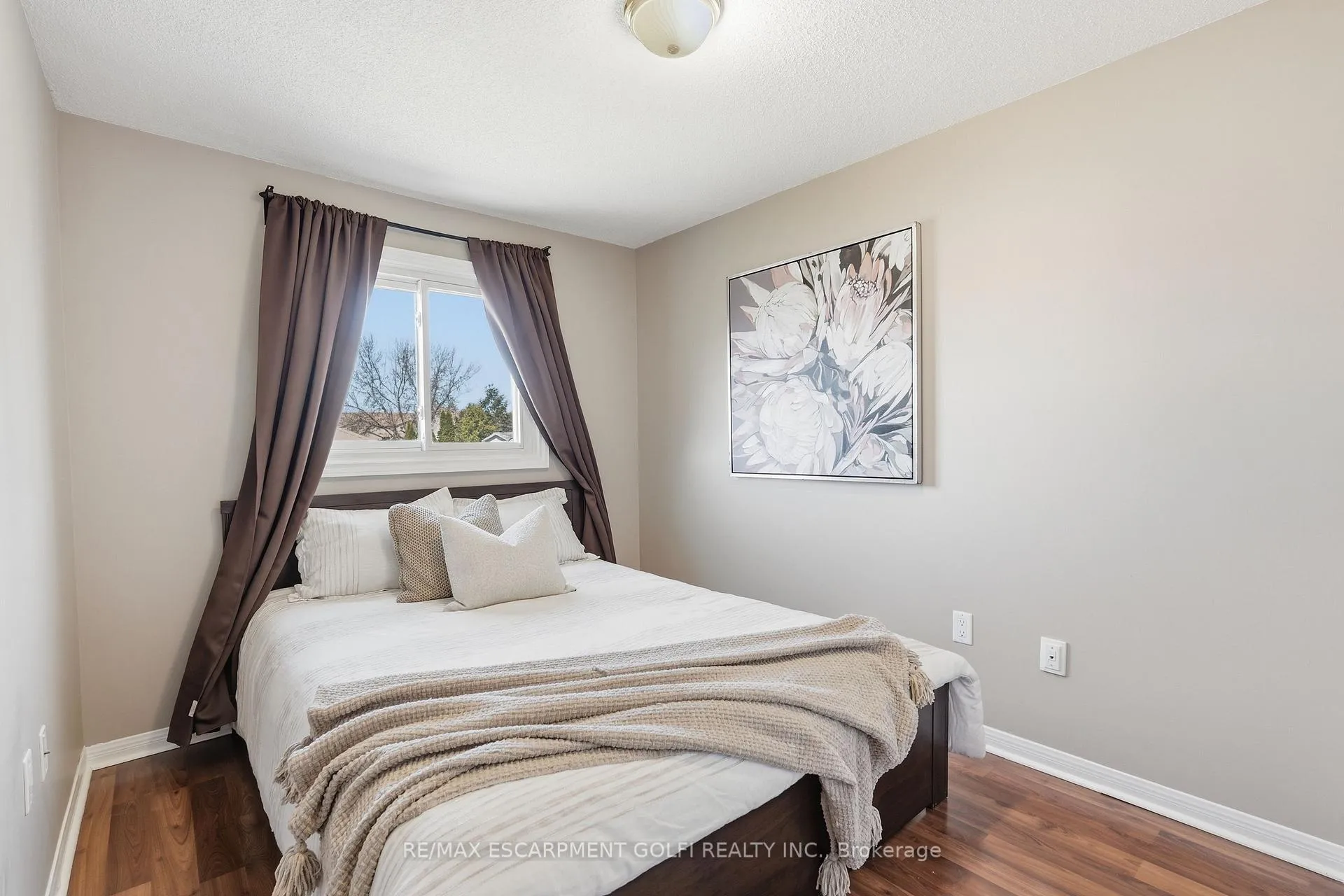 Photo 10 of 107 Broughton Avenue, Hamilton, Broughton — HOMEH