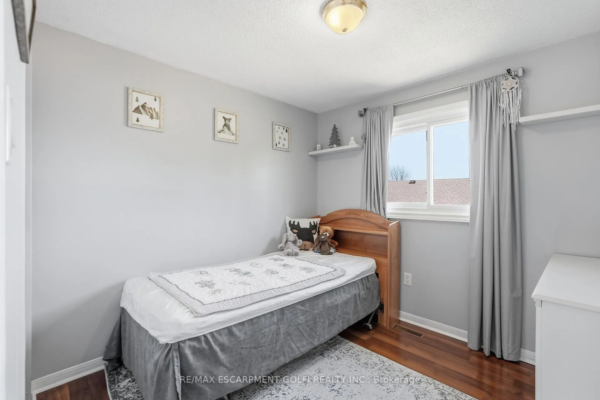 Photo 11 of 107 Broughton Avenue, Hamilton, Broughton — HOMEH