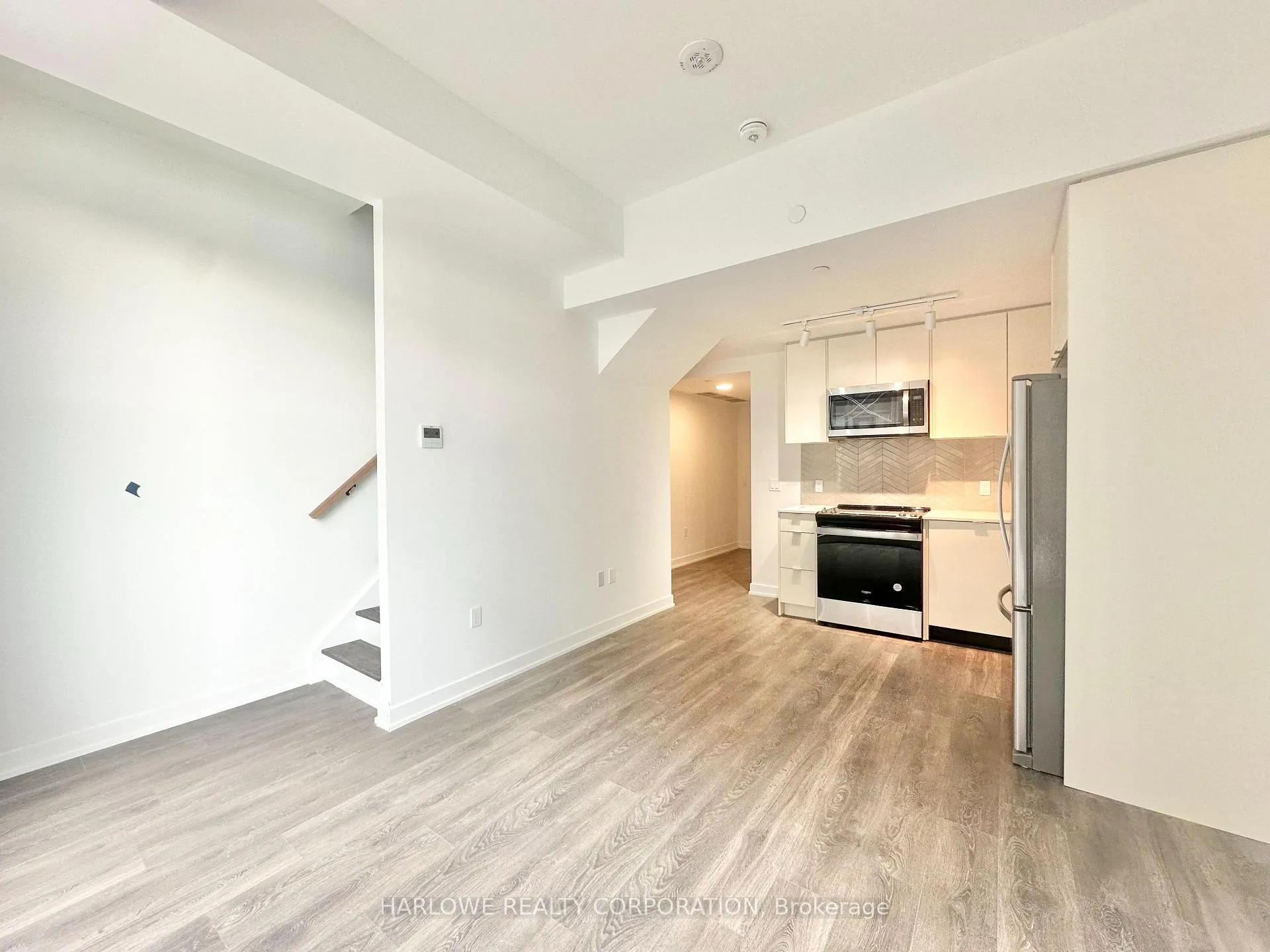 Front of Unit 170 E, 1610 Charles Street E