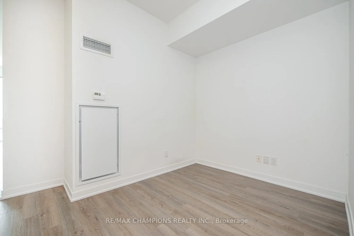 Photo 13 of Unit 709, 85 Duke Street W, Kitchener — HOMEH
