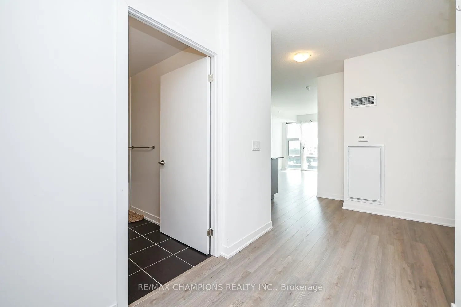 Photo 15 of Unit 709, 85 Duke Street W, Kitchener — HOMEH