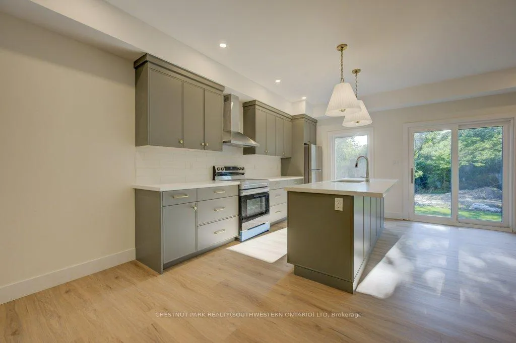 Photo 6 of 20 Stanley Avenue, Kitchener — HOMEH