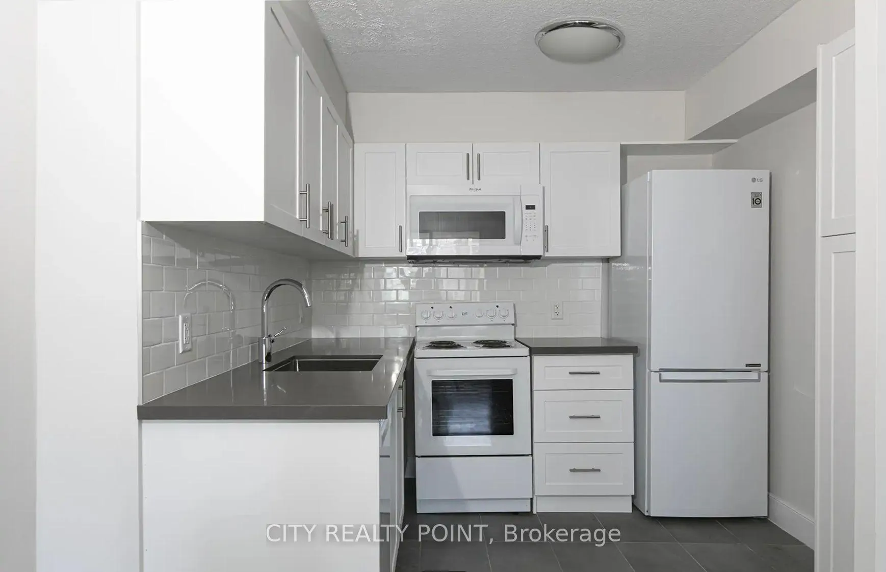Front of Unit 1503, 33 Isabella Street