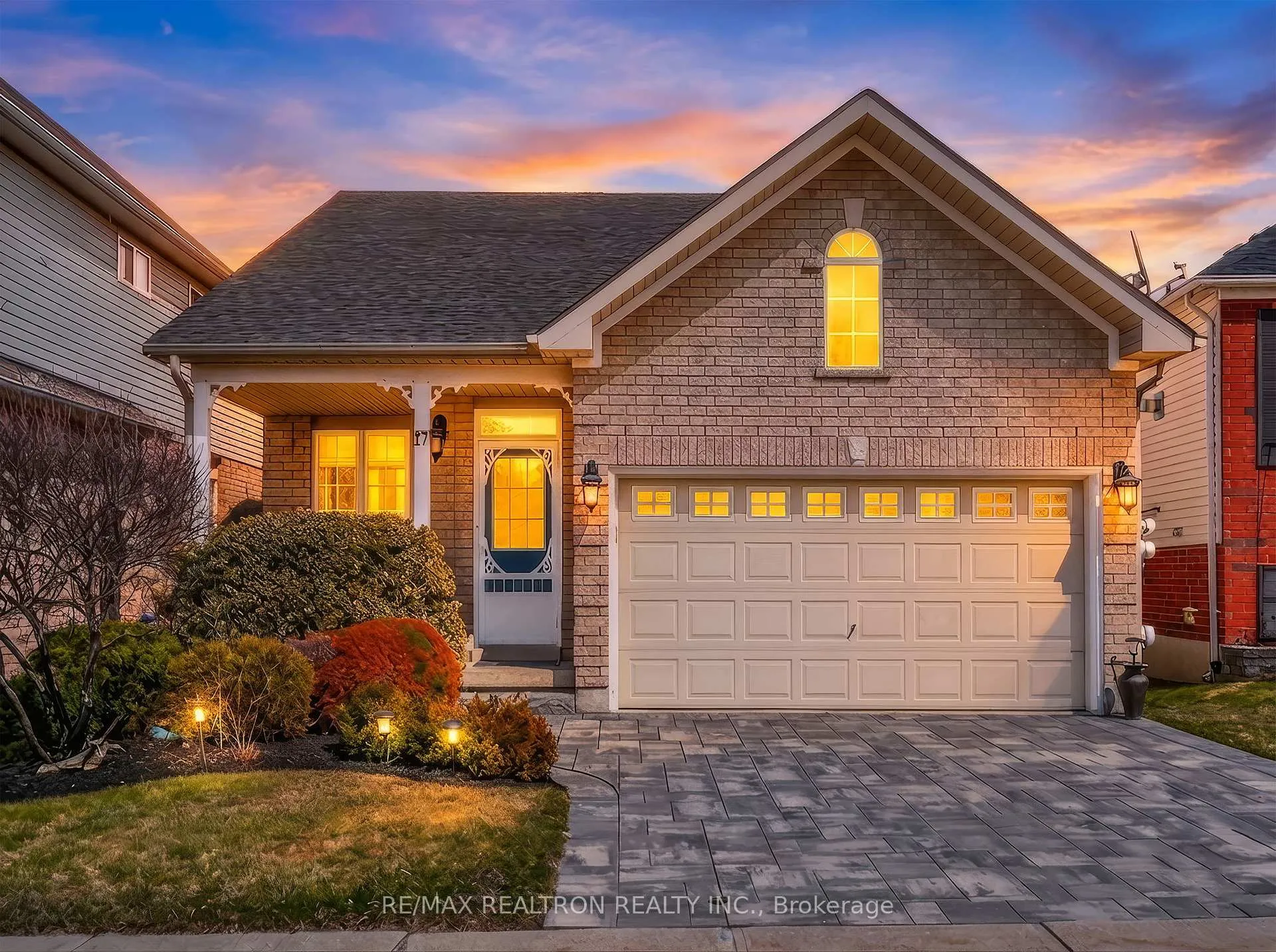 Photo 1 of 17 Marchant Circle, King, Schomberg — HOMEH
