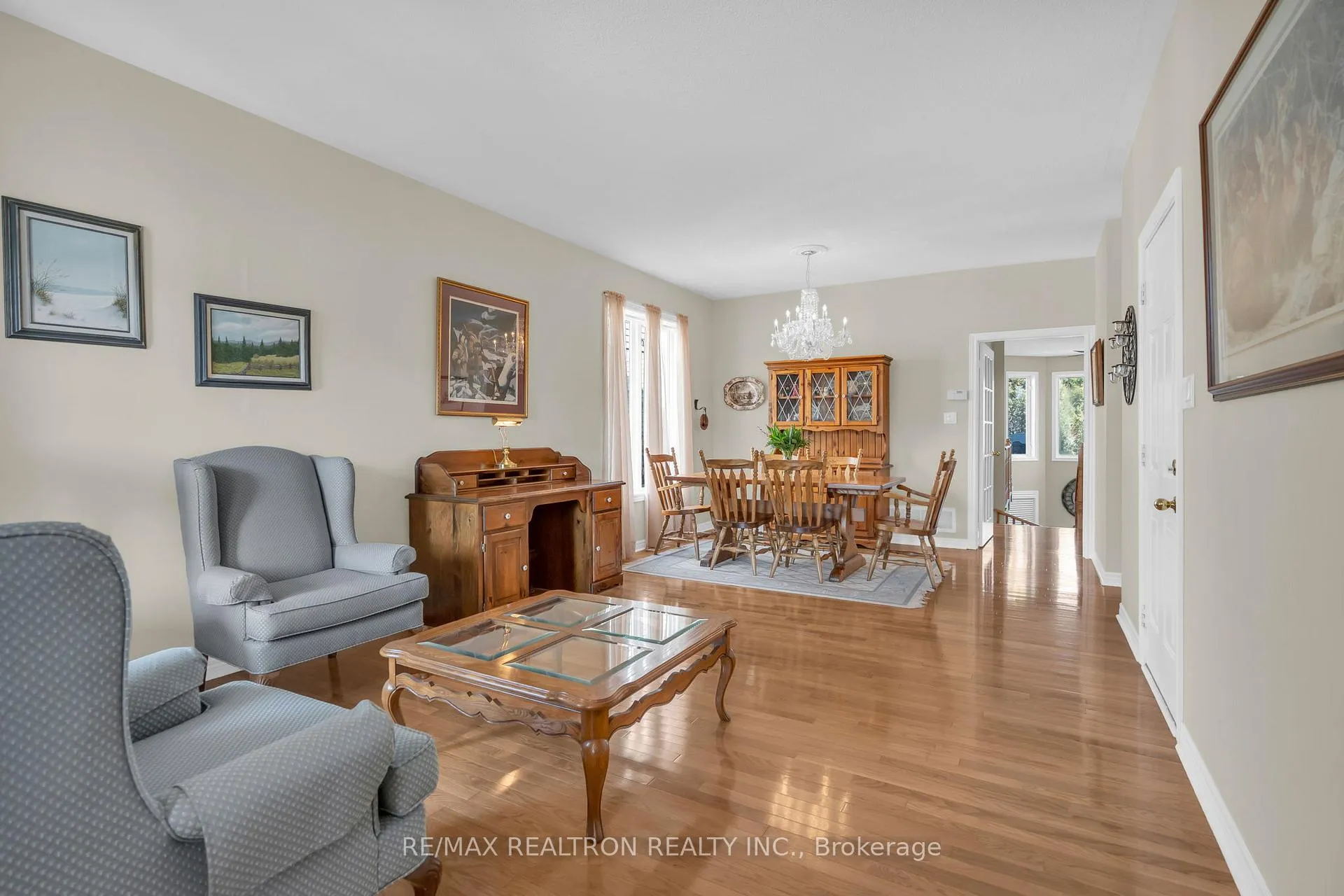 Photo 4 of 17 Marchant Circle, King, Schomberg — HOMEH