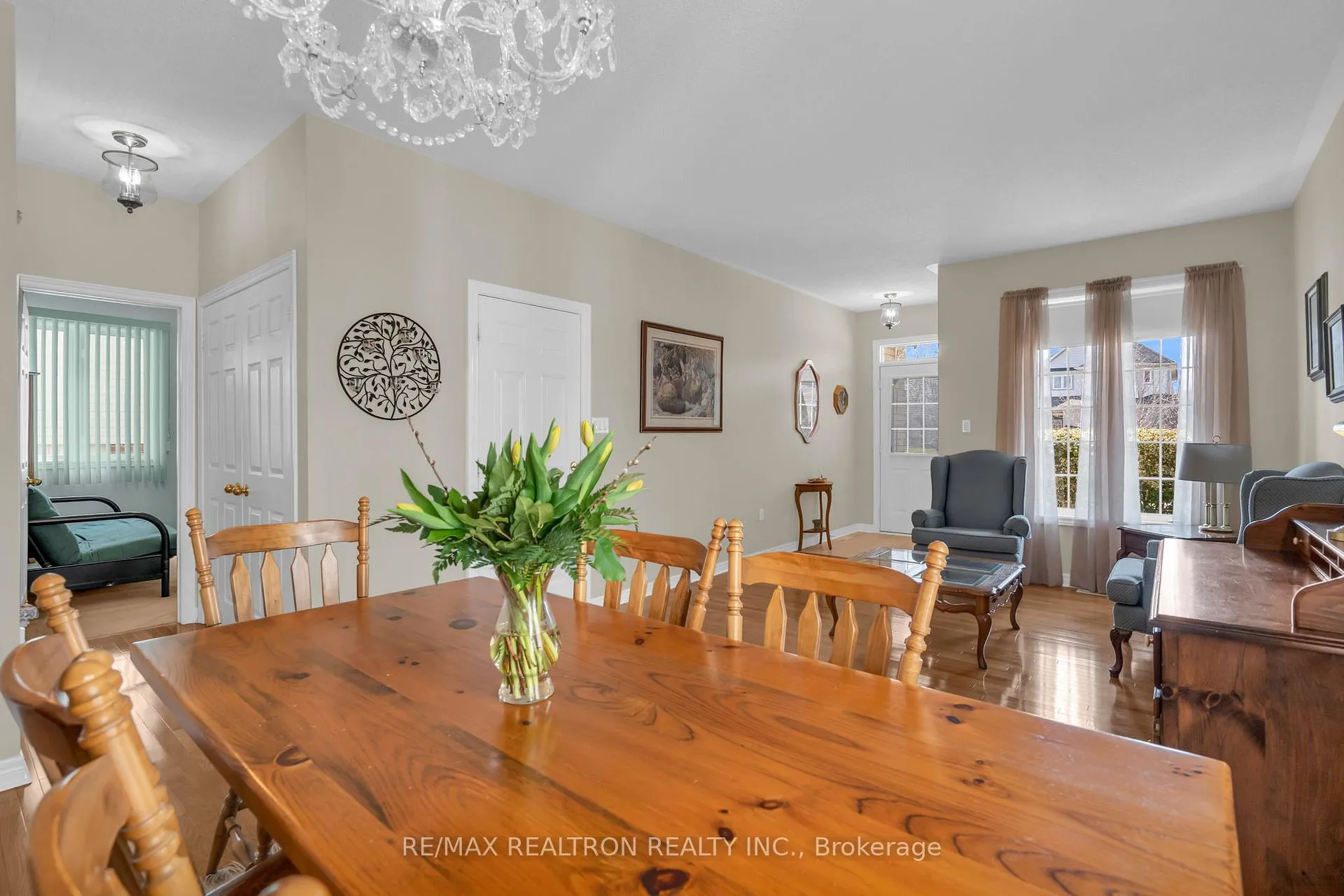Photo 7 of 17 Marchant Circle, King, Schomberg — HOMEH
