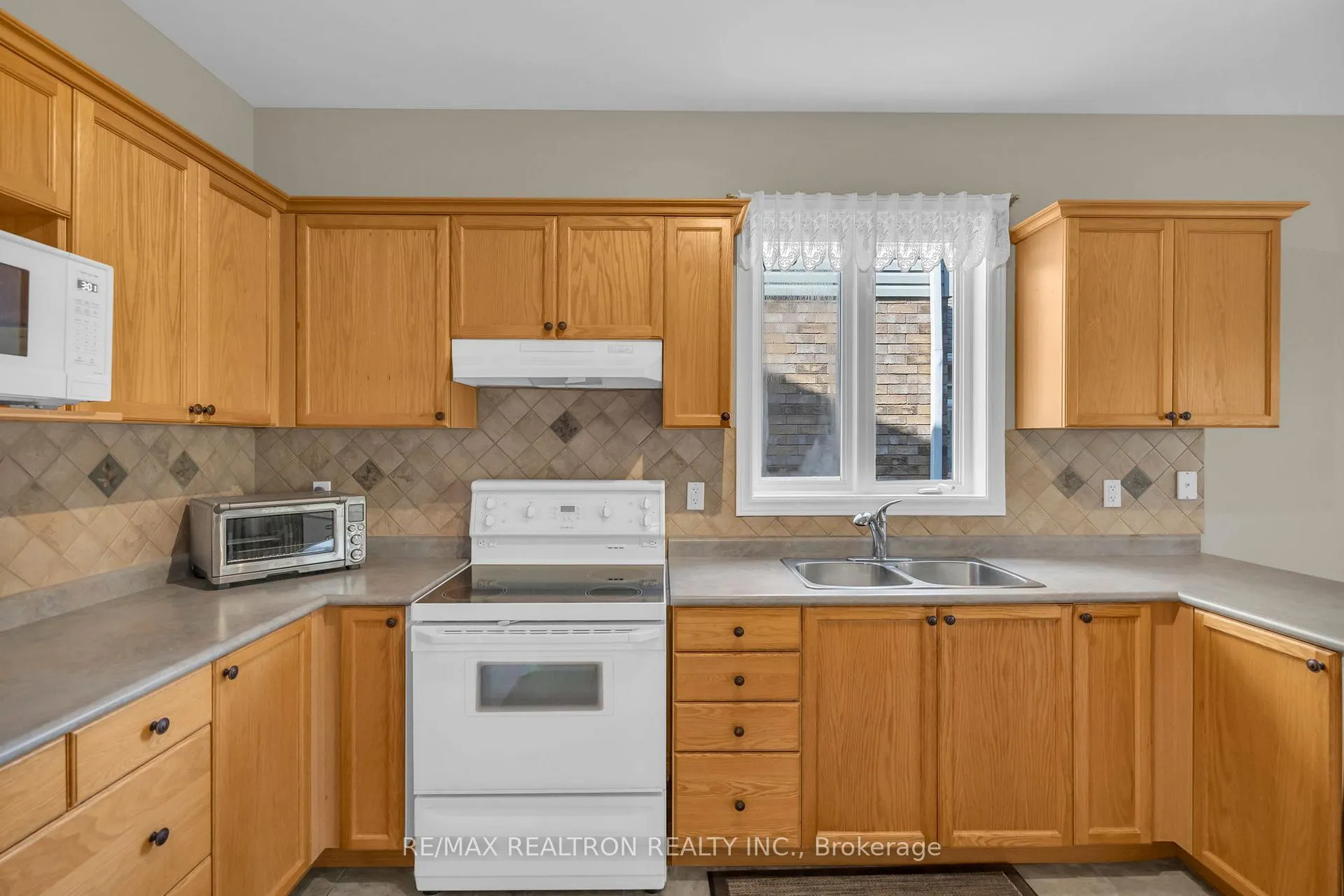 Photo 10 of 17 Marchant Circle, King, Schomberg — HOMEH