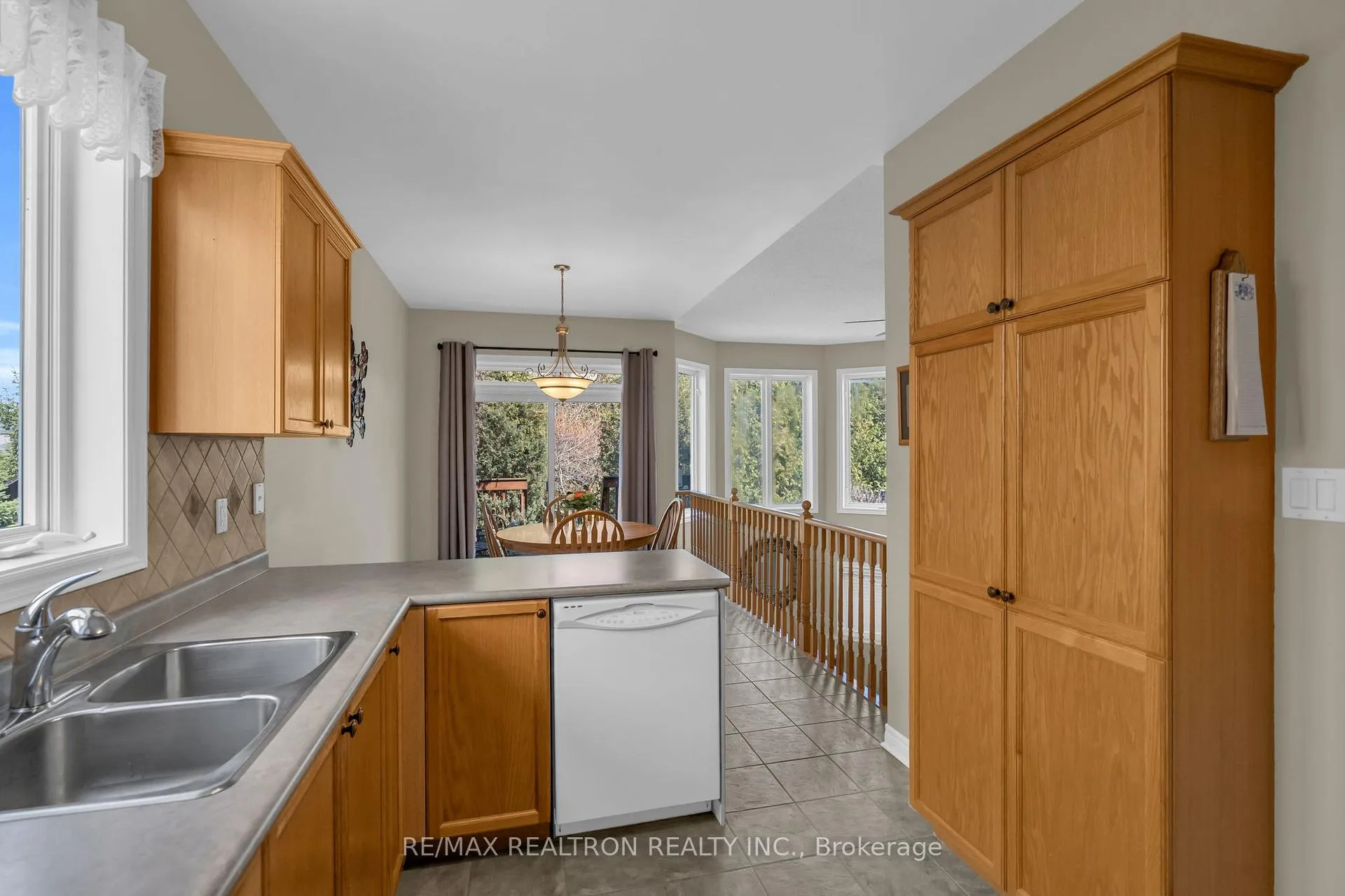 Photo 11 of 17 Marchant Circle, King, Schomberg — HOMEH
