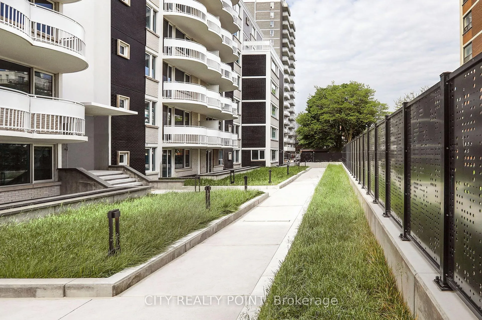 Photo 12 of Unit 702, 11 Walmer Road, Toronto, The Annex — HOMEH