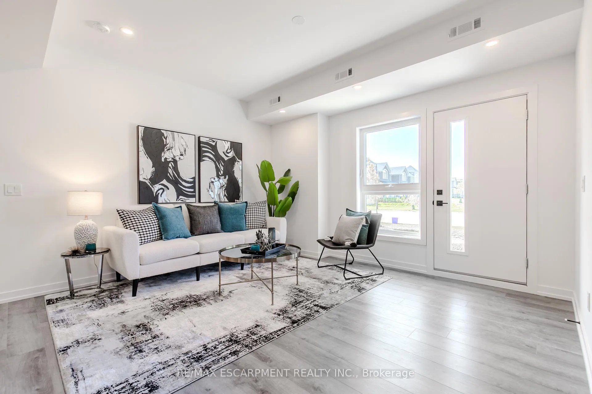 Photo 2 of 243 Burke Street, Hamilton, Waterdown — HOMEH