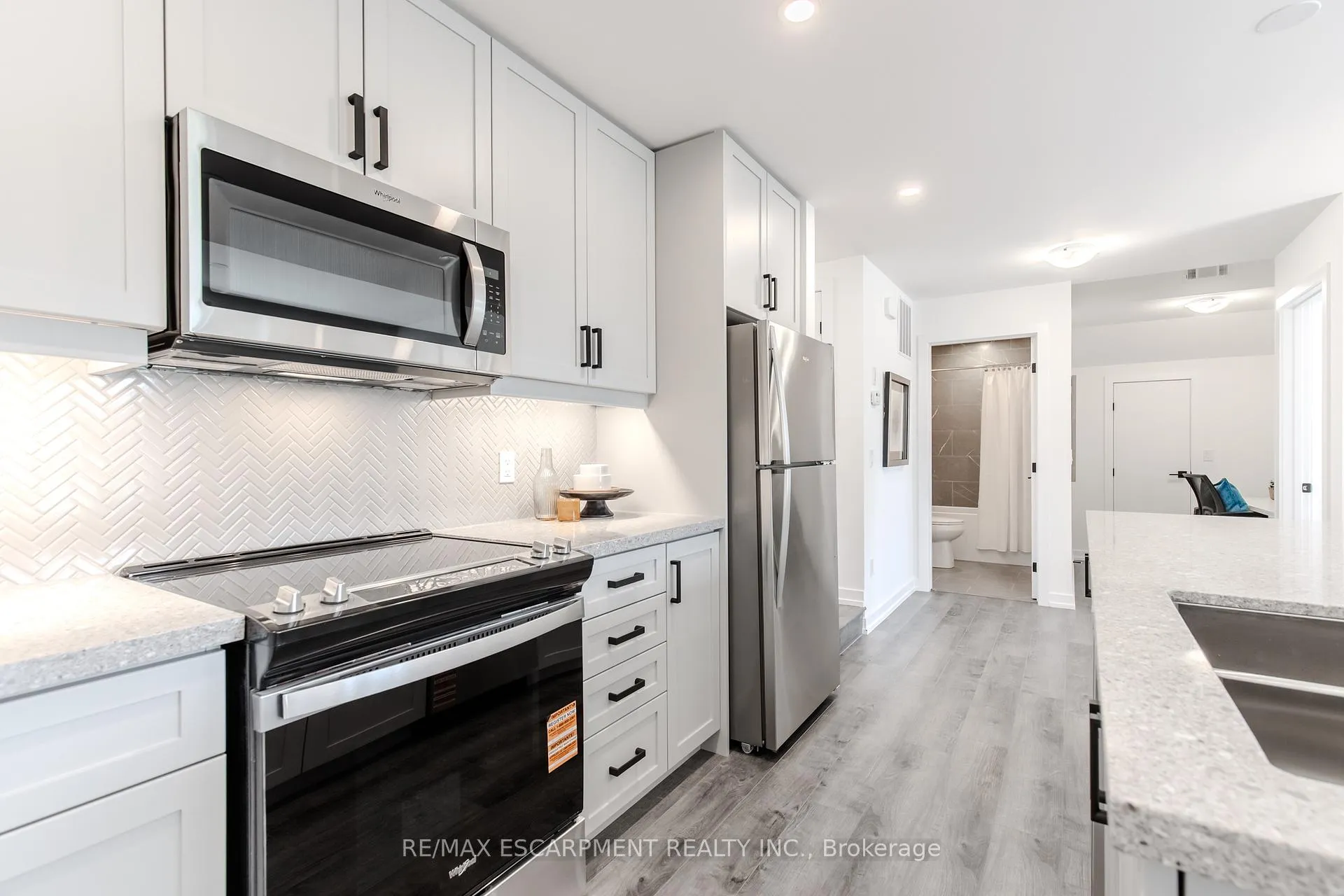 Photo 6 of 243 Burke Street, Hamilton, Waterdown — HOMEH