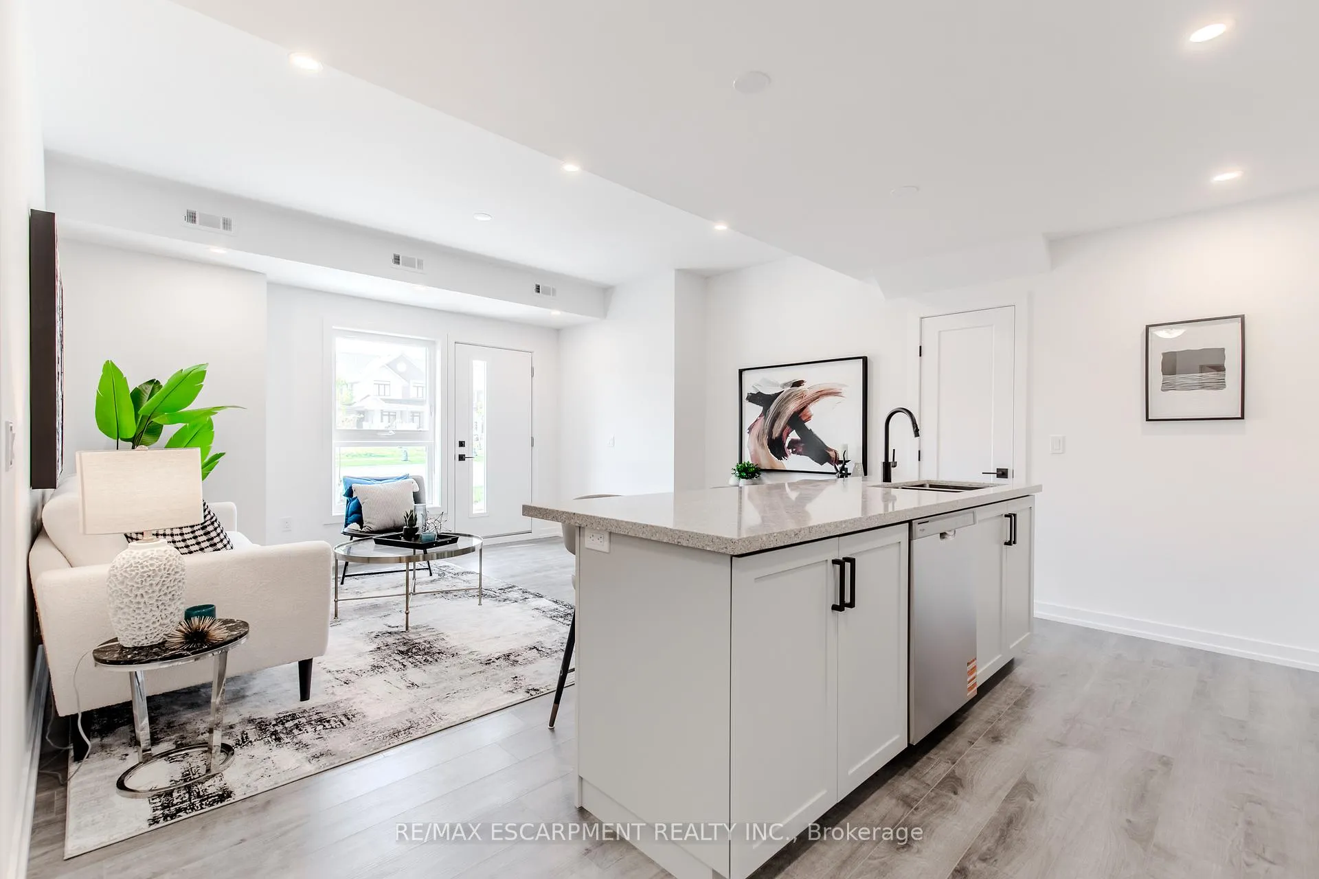 Photo 7 of 243 Burke Street, Hamilton, Waterdown — HOMEH
