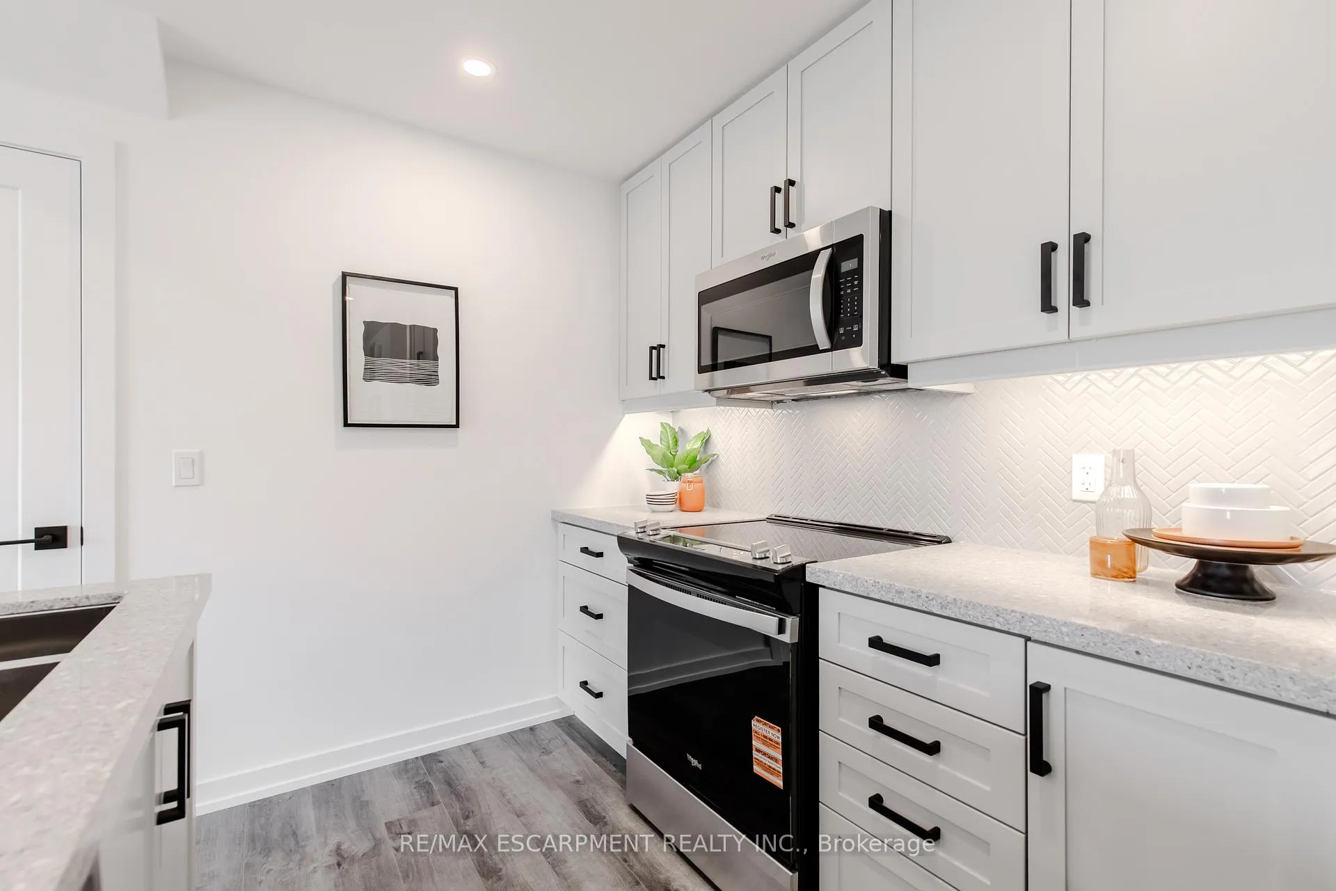 Photo 9 of 243 Burke Street, Hamilton, Waterdown — HOMEH