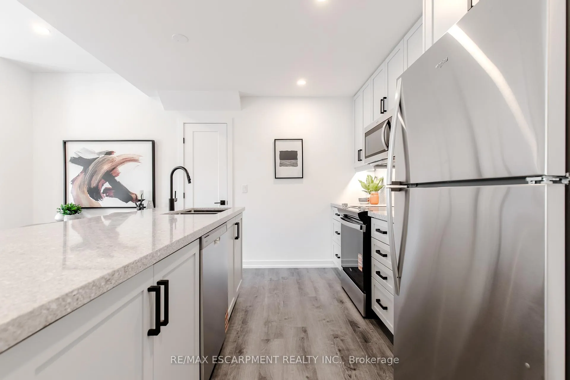 Photo 10 of 243 Burke Street, Hamilton, Waterdown — HOMEH