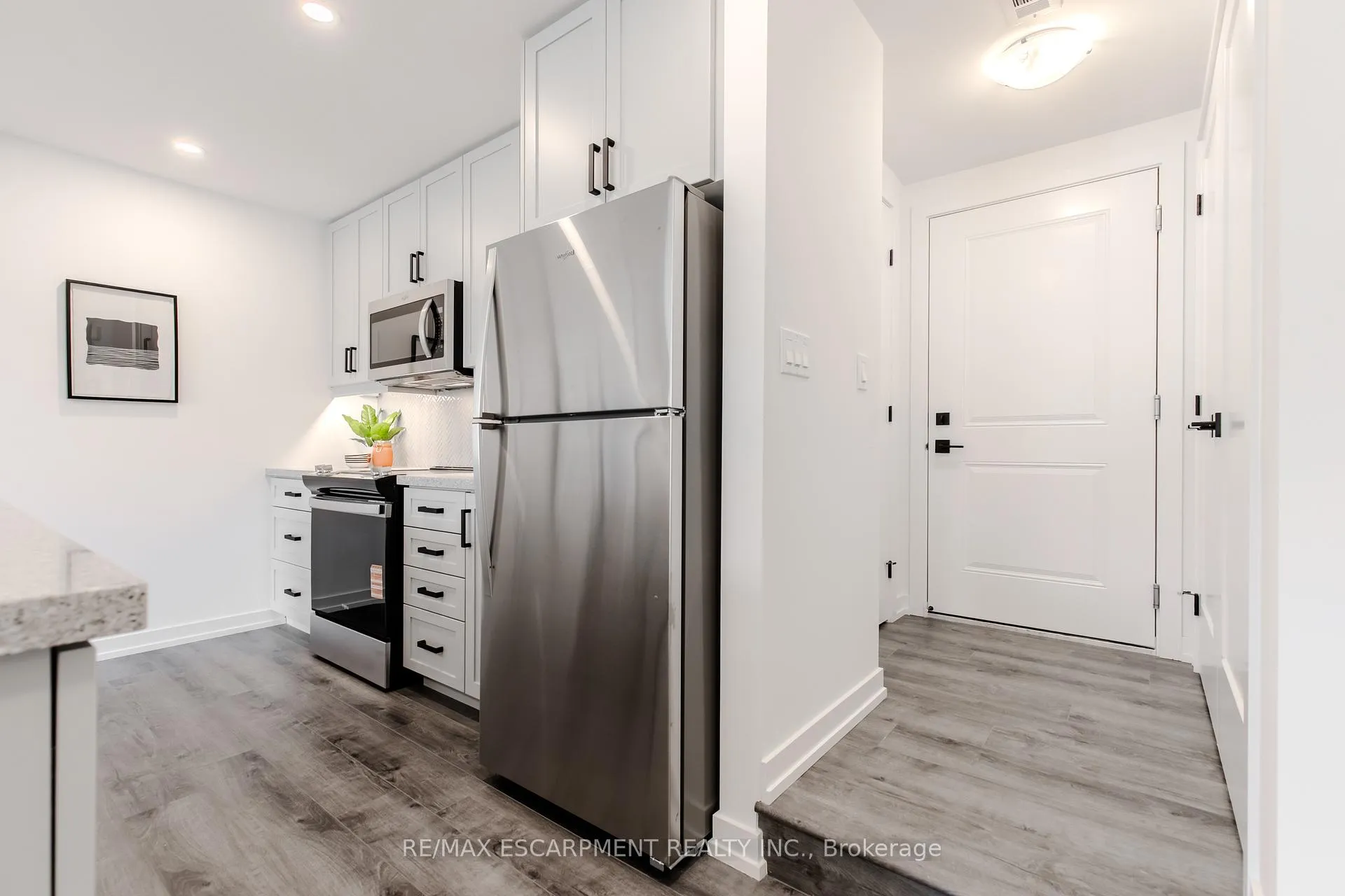 Photo 11 of 243 Burke Street, Hamilton, Waterdown — HOMEH